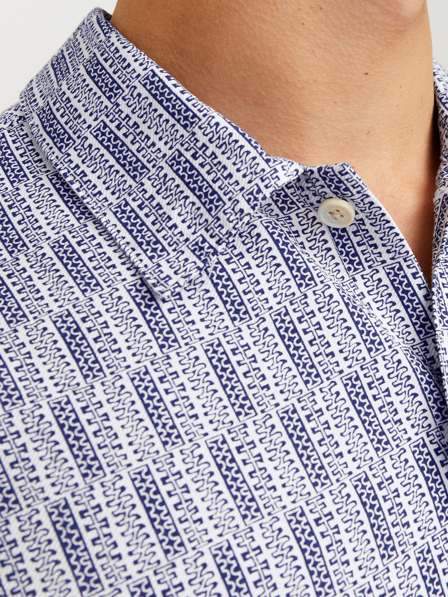 Jack & Jones JORMARSHALL ISLINGTON AOP SHIRT SS Ocean Cavern 2900154896048