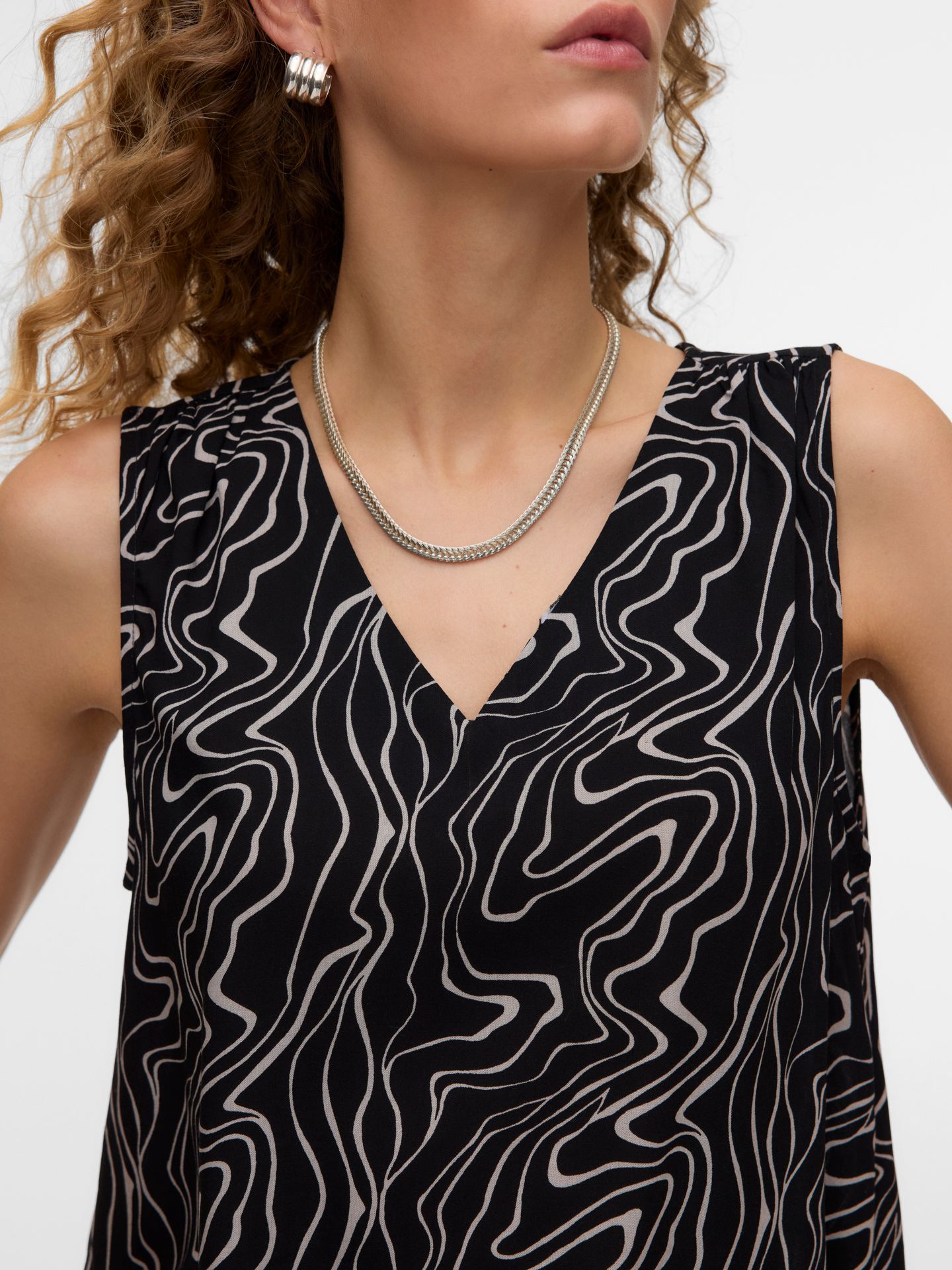 Vero Moda VMEASY JOY S/L V-NECK TOP WVN GA Black/Dana 2900166158035