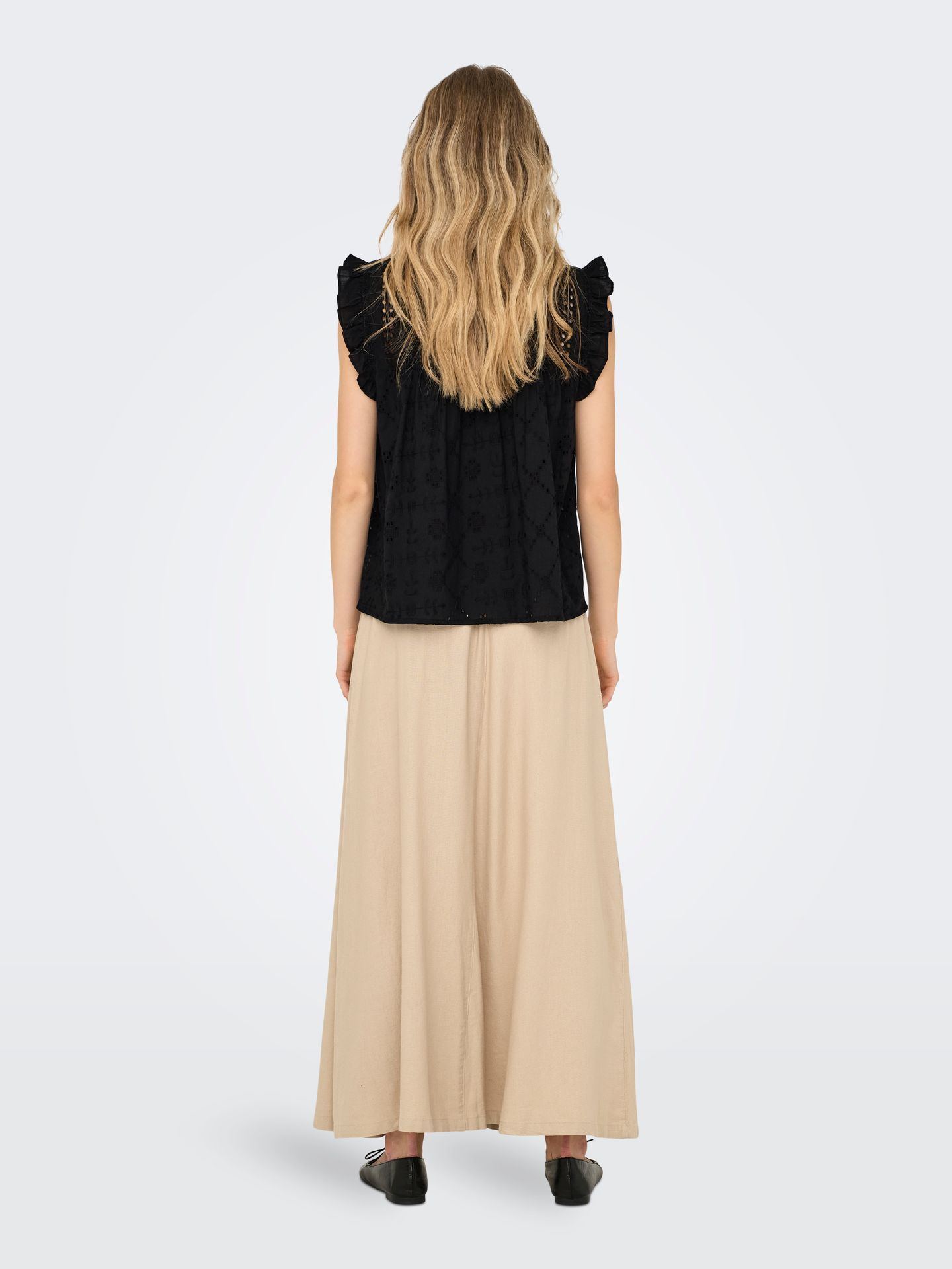Only ONLREVA LIFE S/L EMB TOP WVN NOOS Black 2900155680059