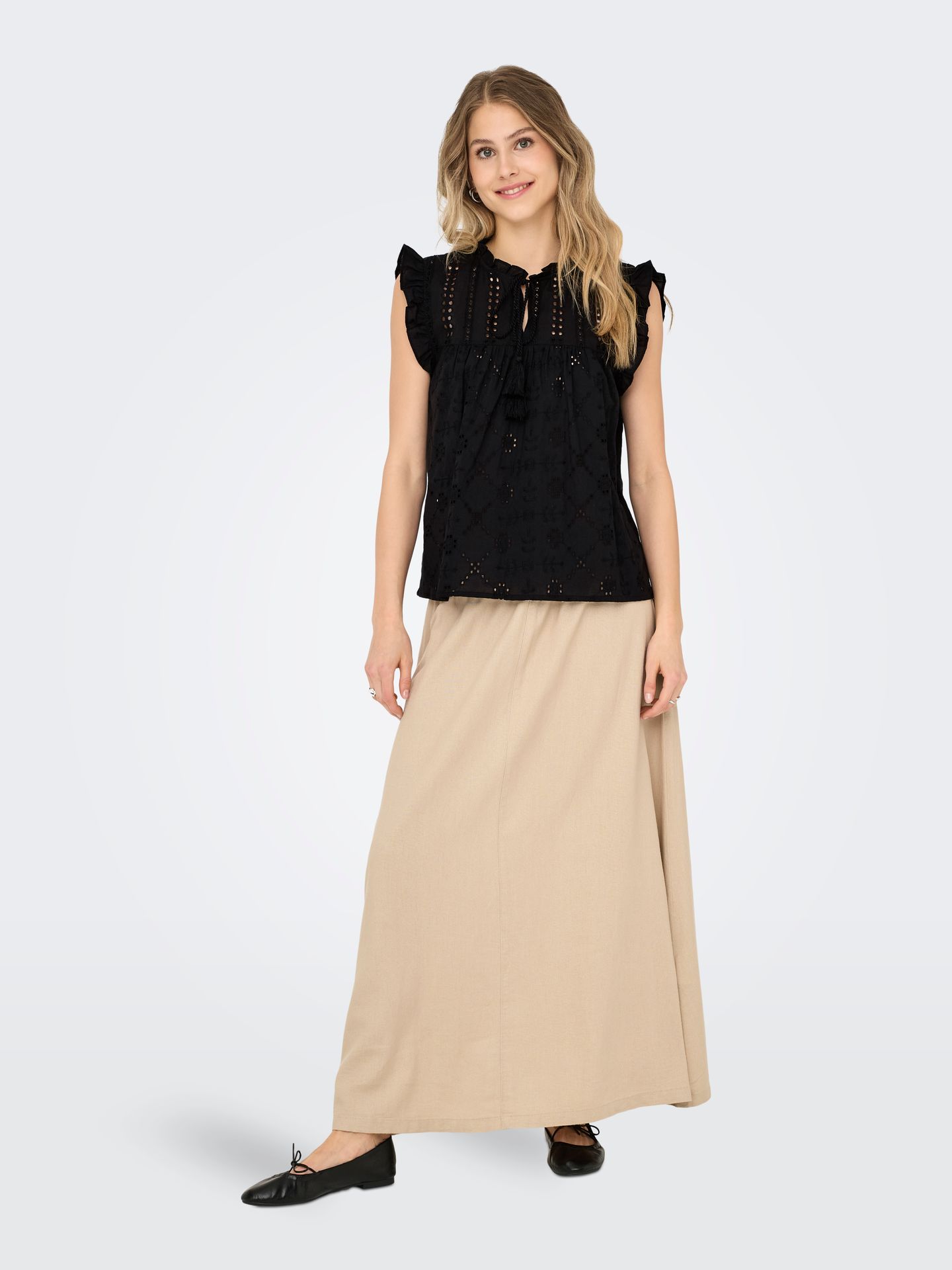 Only ONLREVA LIFE S/L EMB TOP WVN NOOS Black 2900155680059