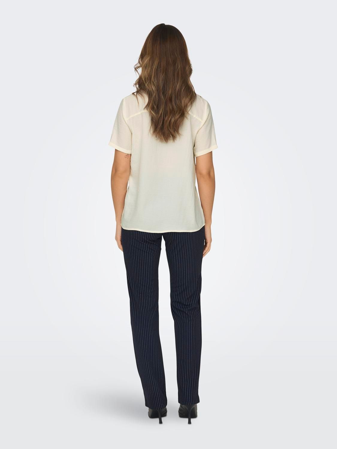 JDY JDYDIVYA LIFE S/S V-NECK TOP WVN DI Cloud Dancer 2900155842020 JDY JDYDIVYA LIFE S/S V-NECK TOP WVN DI Cloud Dancer 2900155842020