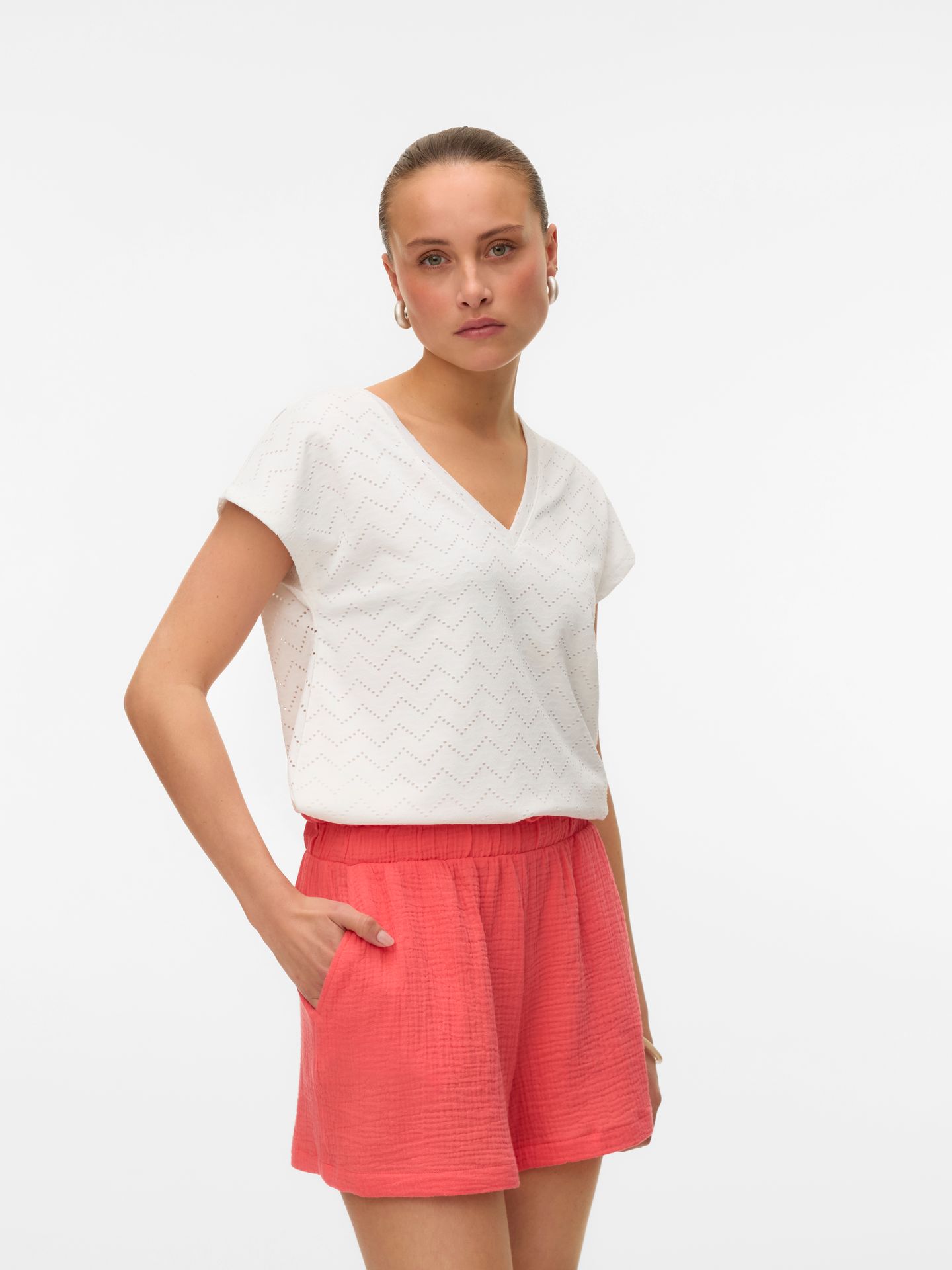 Vero Moda VMTHAS SS V-NECK TOP JRS GA VO Snow White 2900155846011