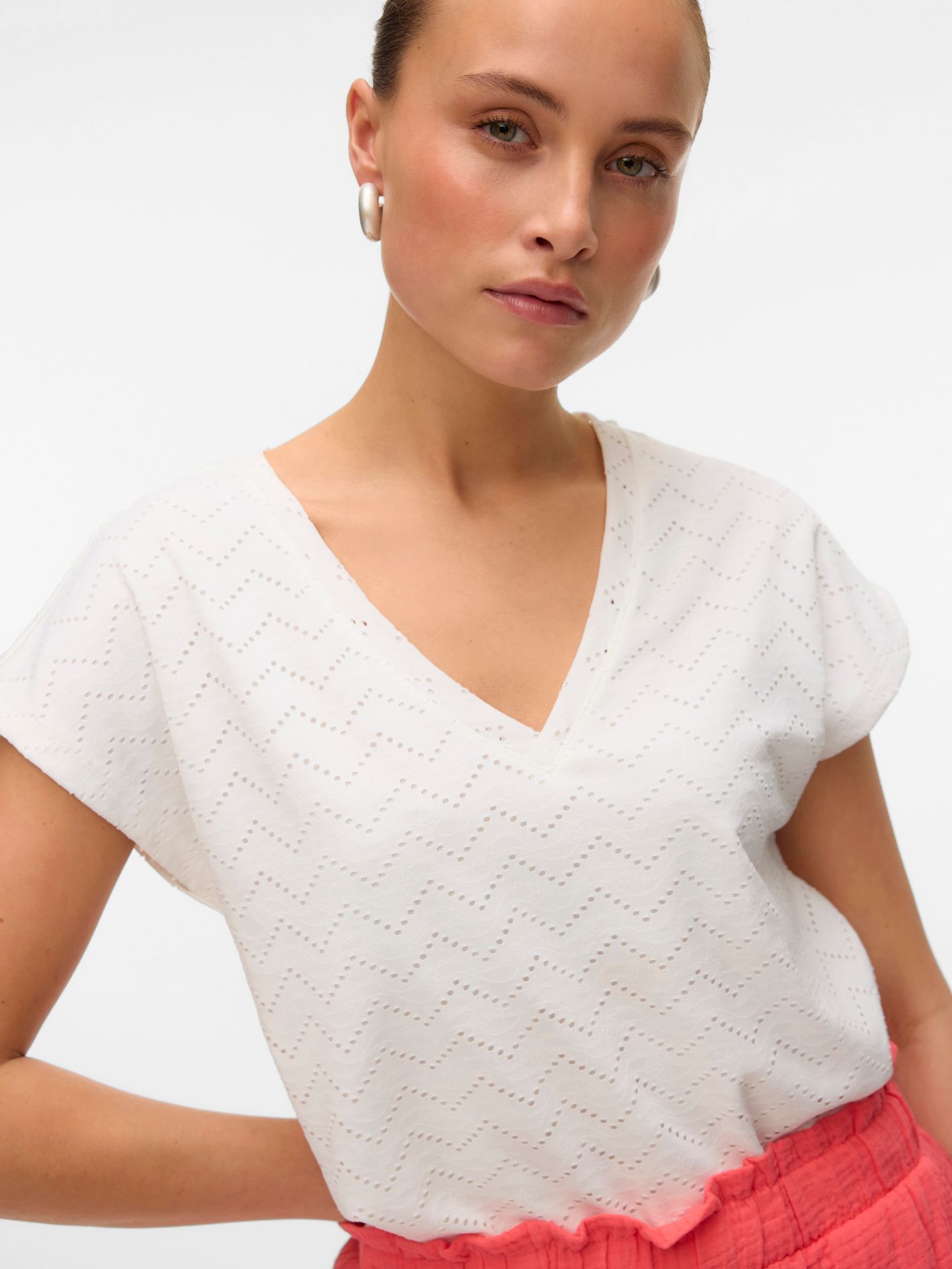 Vero Moda VMTHAS SS V-NECK TOP JRS GA VO Snow White 2900155846011