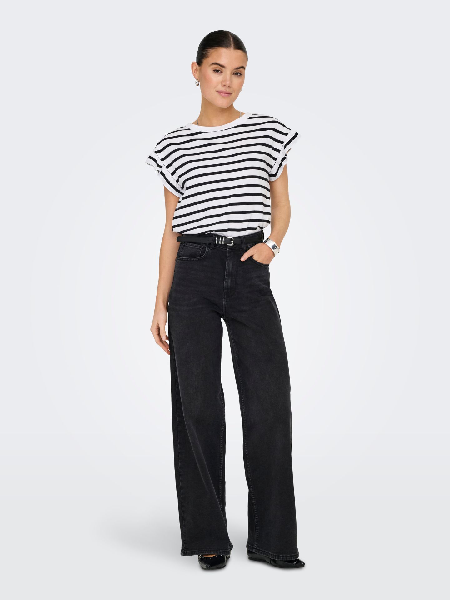 Only ONLGRAPE S/S FRILL O-NECK TOP JRS Bright White/HEART 2900156157017