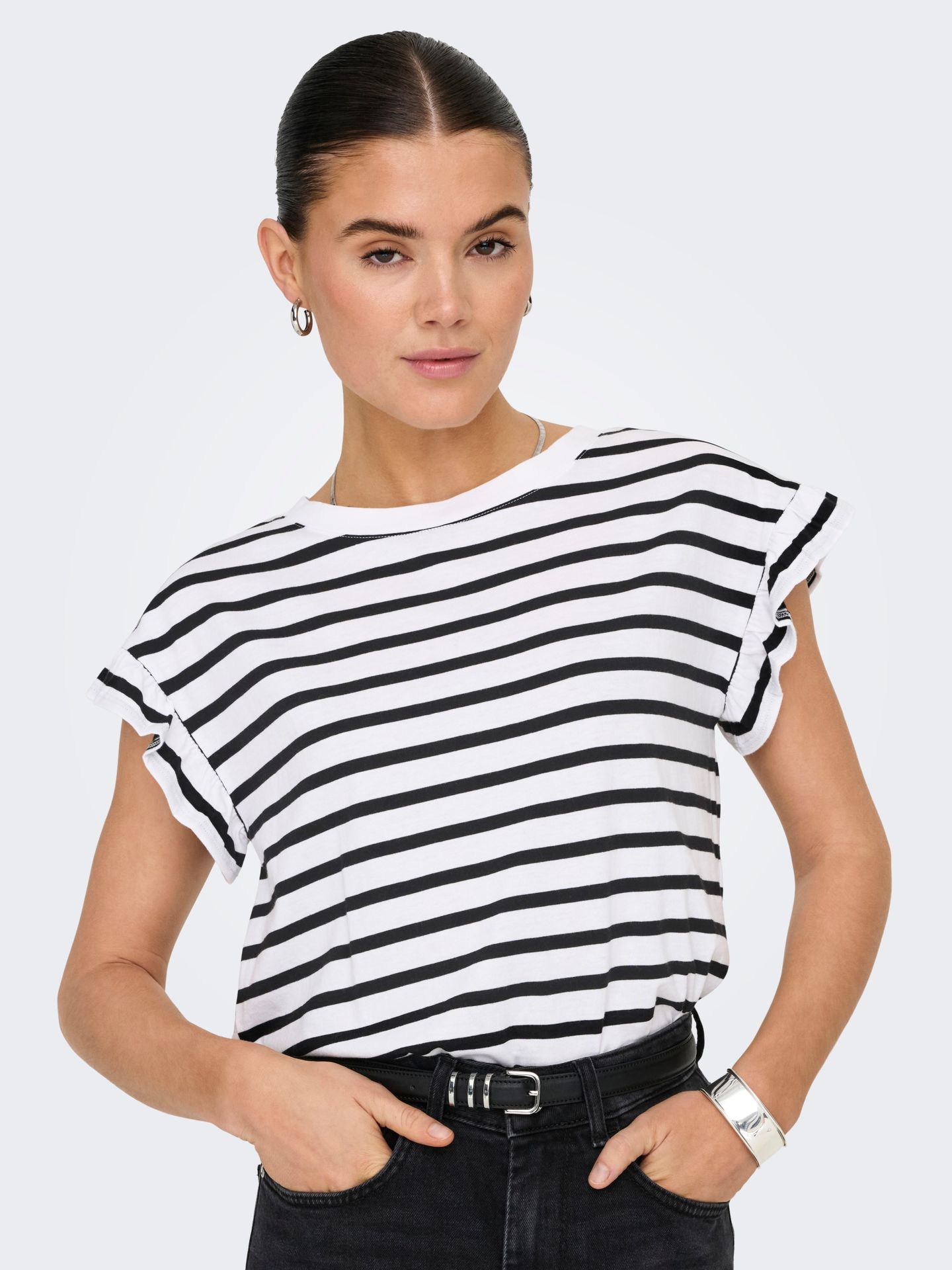 Only ONLGRAPE S/S FRILL O-NECK TOP JRS Bright White/HEART 2900156157017