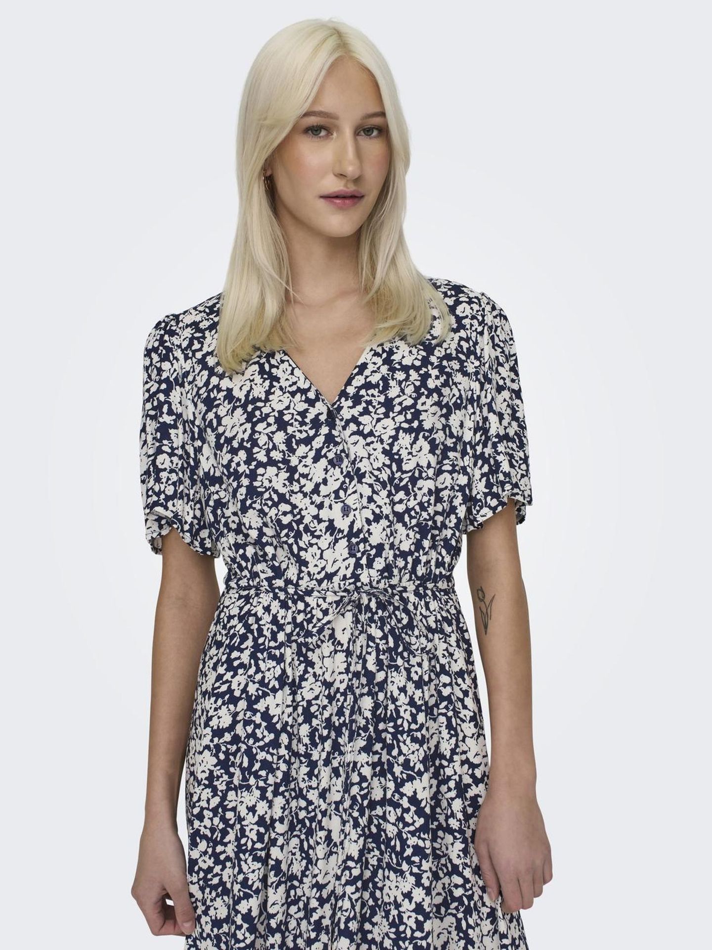 Only ONLHALIA LIFE S/S MIDI DRESS WVN NO Night Sky/CAROLINE FLOWER 2900156206012