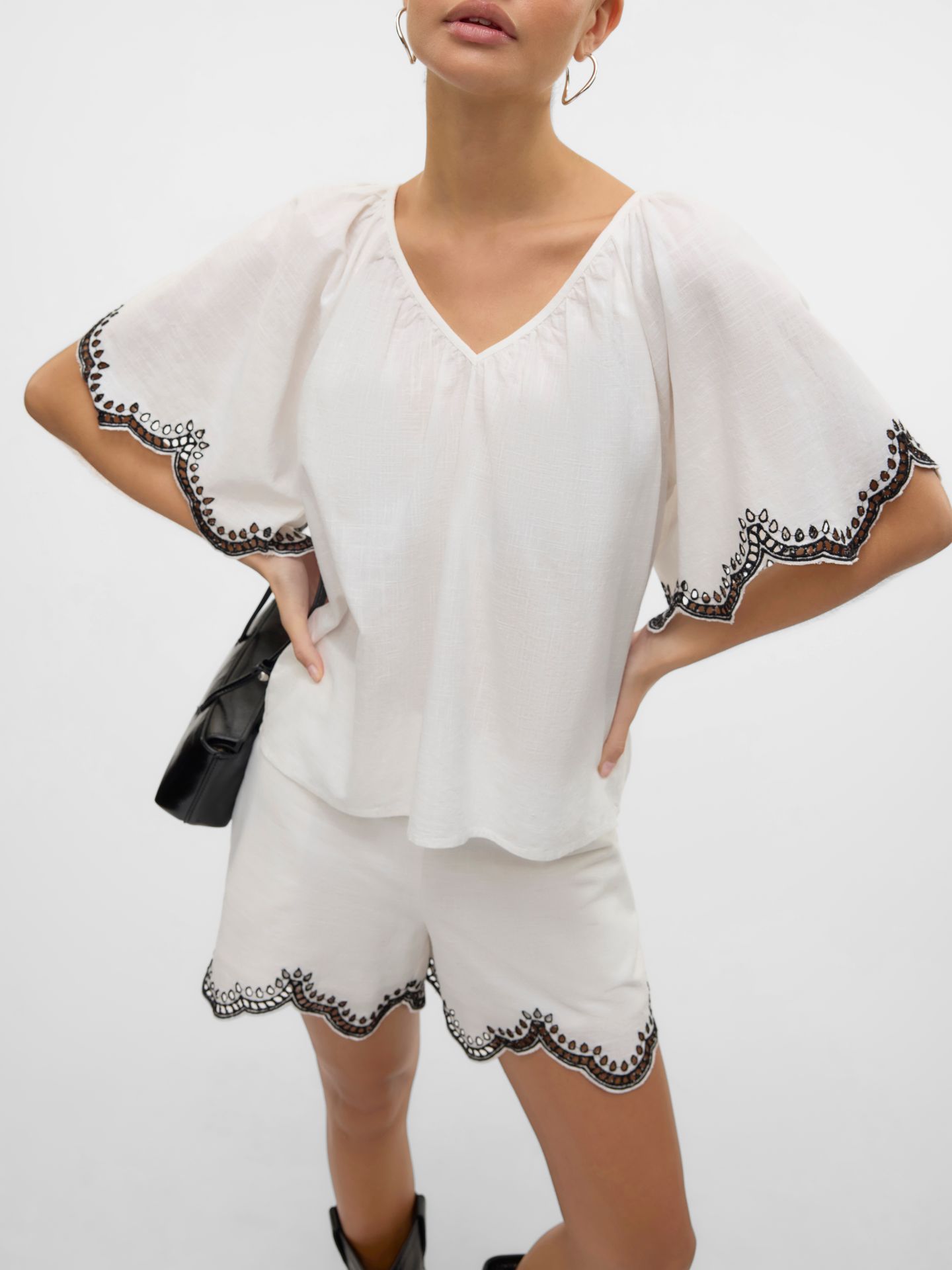 Vero Moda VMDIANA 2/4 V-NECK TOP WVN BTQ Snow White/Artichoke 2900156204018