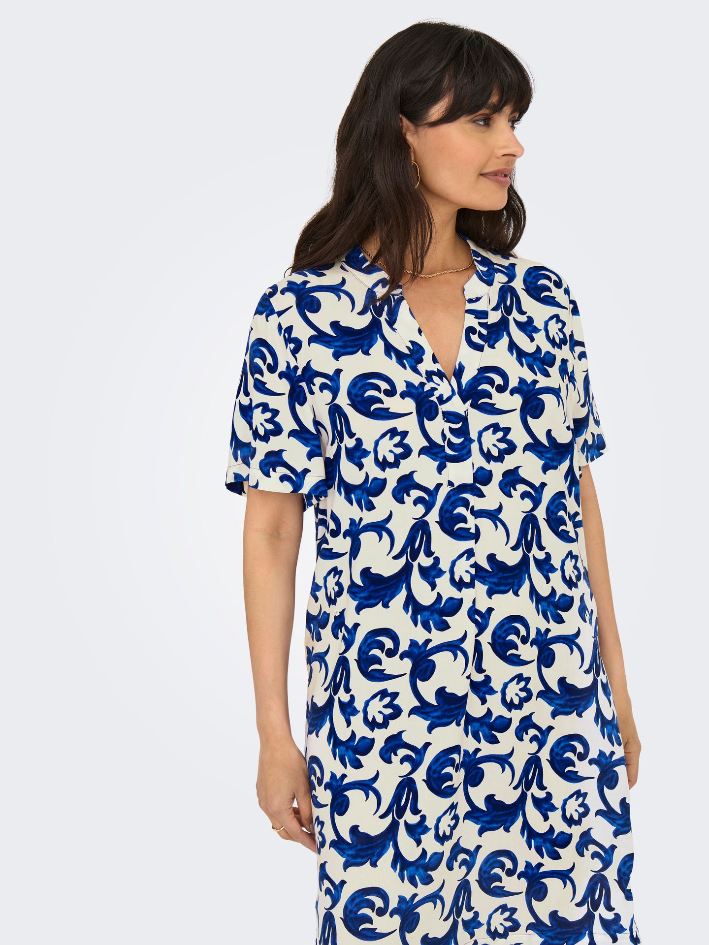 Only ONLSUSI LIFE SS V-NECK TUNIC DRESS Beacon Blue/ORNAMENTS 2900156309010