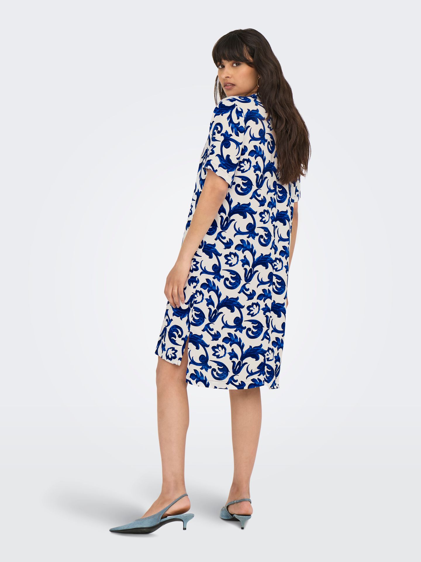 Only ONLSUSI LIFE SS V-NECK TUNIC DRESS Beacon Blue/ORNAMENTS 2900156309010