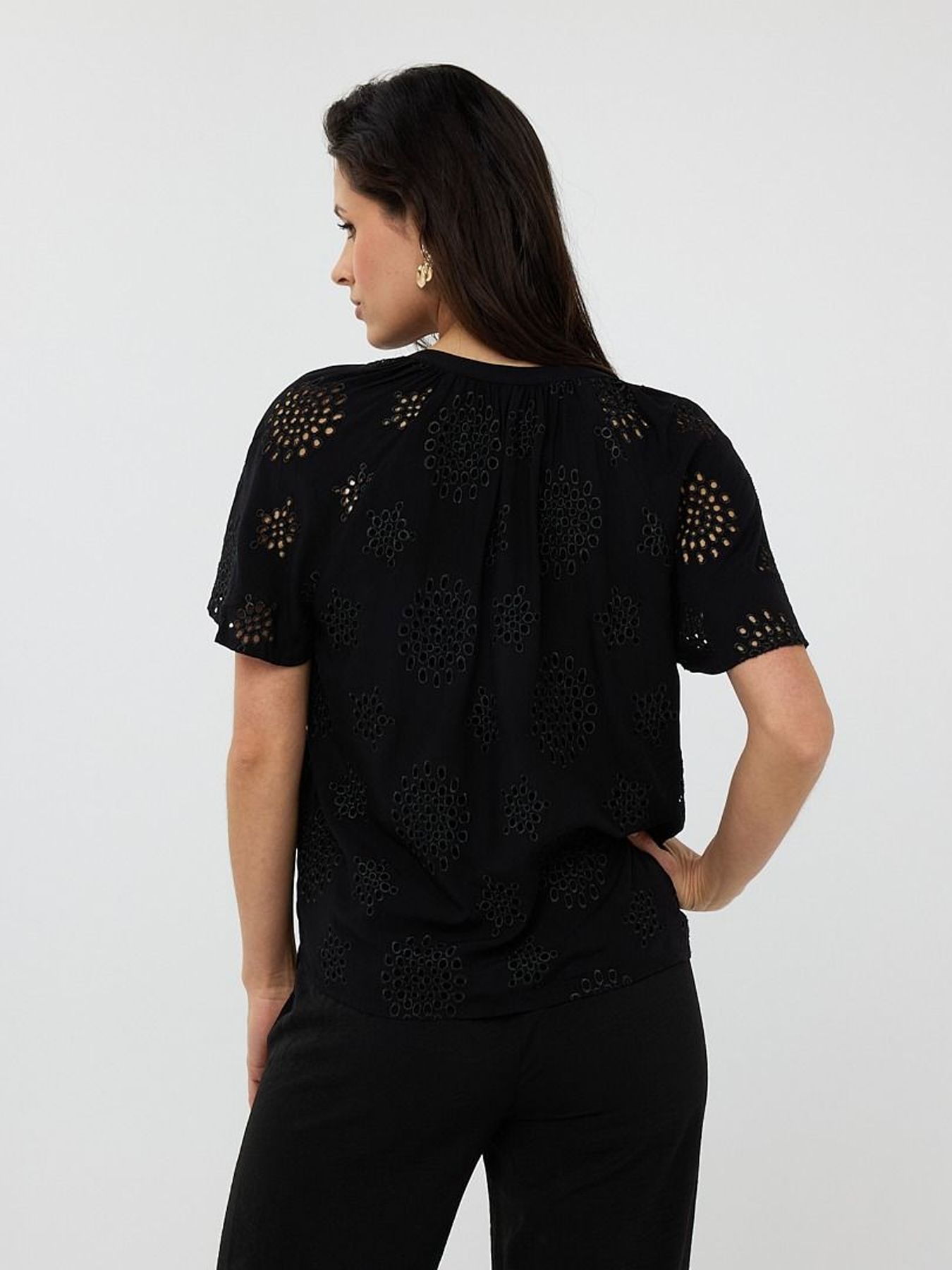 Esqualo Blouse allover embroidery 000 black 2900156445121
