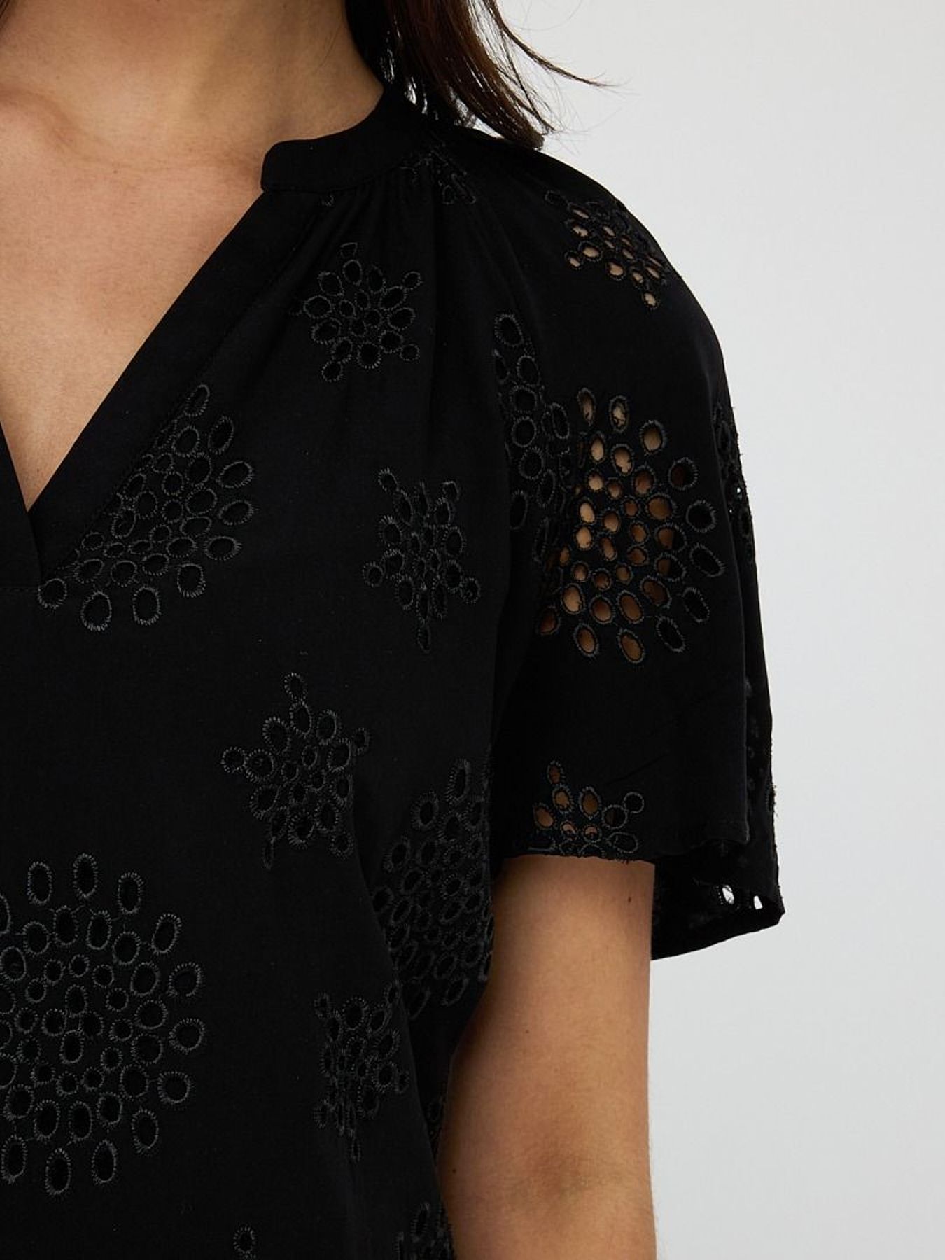 Esqualo Blouse allover embroidery 000 black 2900156445121