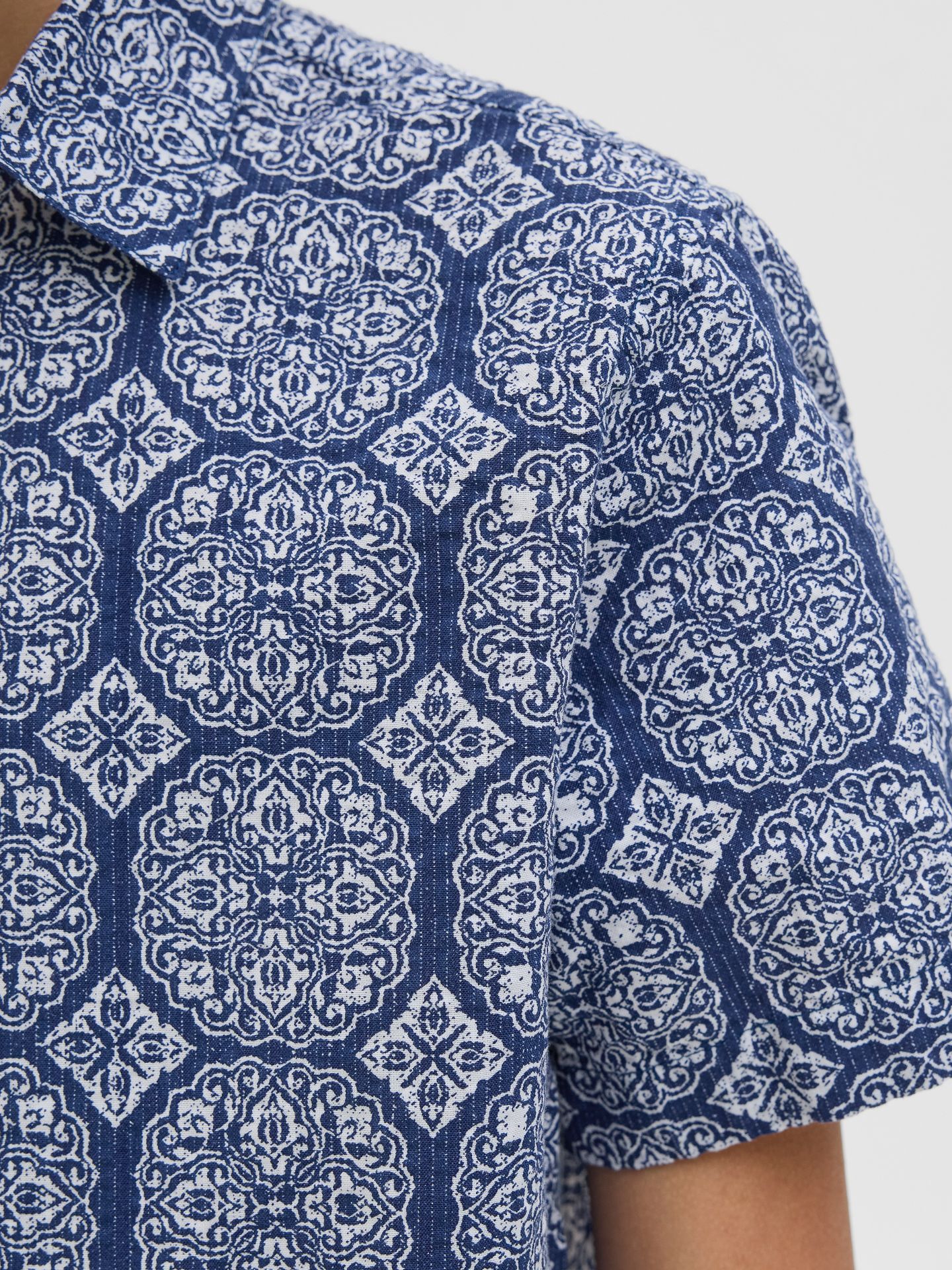 Jack & Jones JORSEERSUCKER AOP SHIRT SS JNR Ocean Cavern 2900156470017