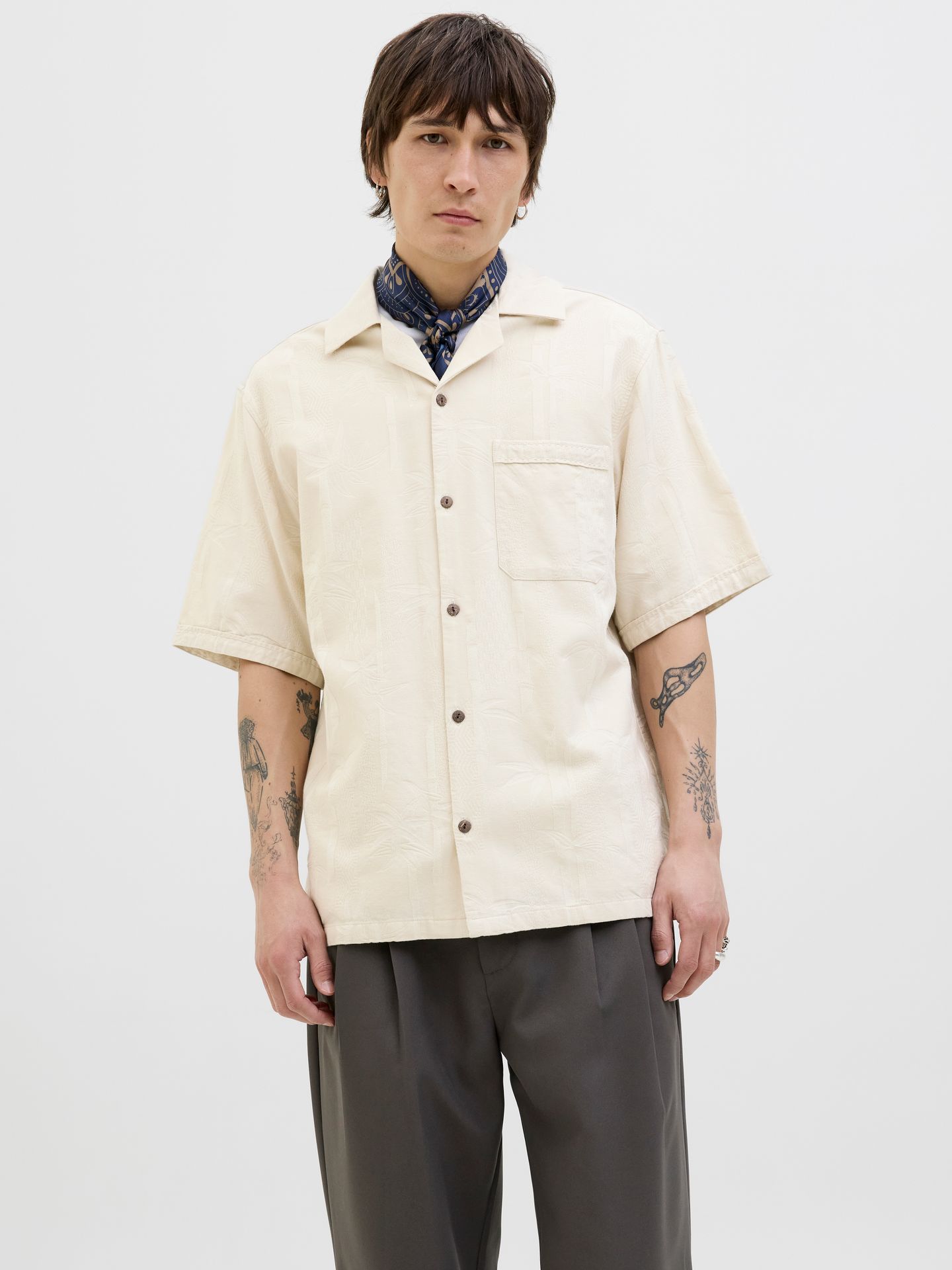 Jack & Jones JPRBLULUKE JACQUARD RESORT S/S SHIR Almond Milk 00113273-EKA26011400002936