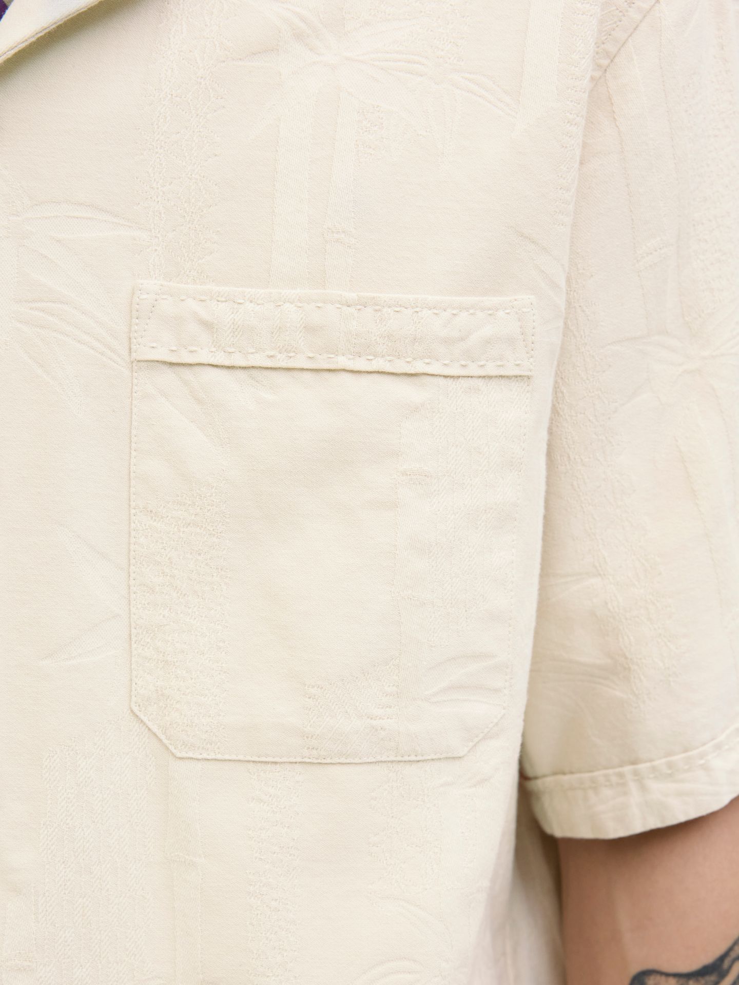 Jack & Jones JPRBLULUKE JACQUARD RESORT S/S SHIR Almond Milk 2900156475012 Jack & Jones JPRBLULUKE JACQUARD RESORT S/S SHIR Almond Milk 2900156475012