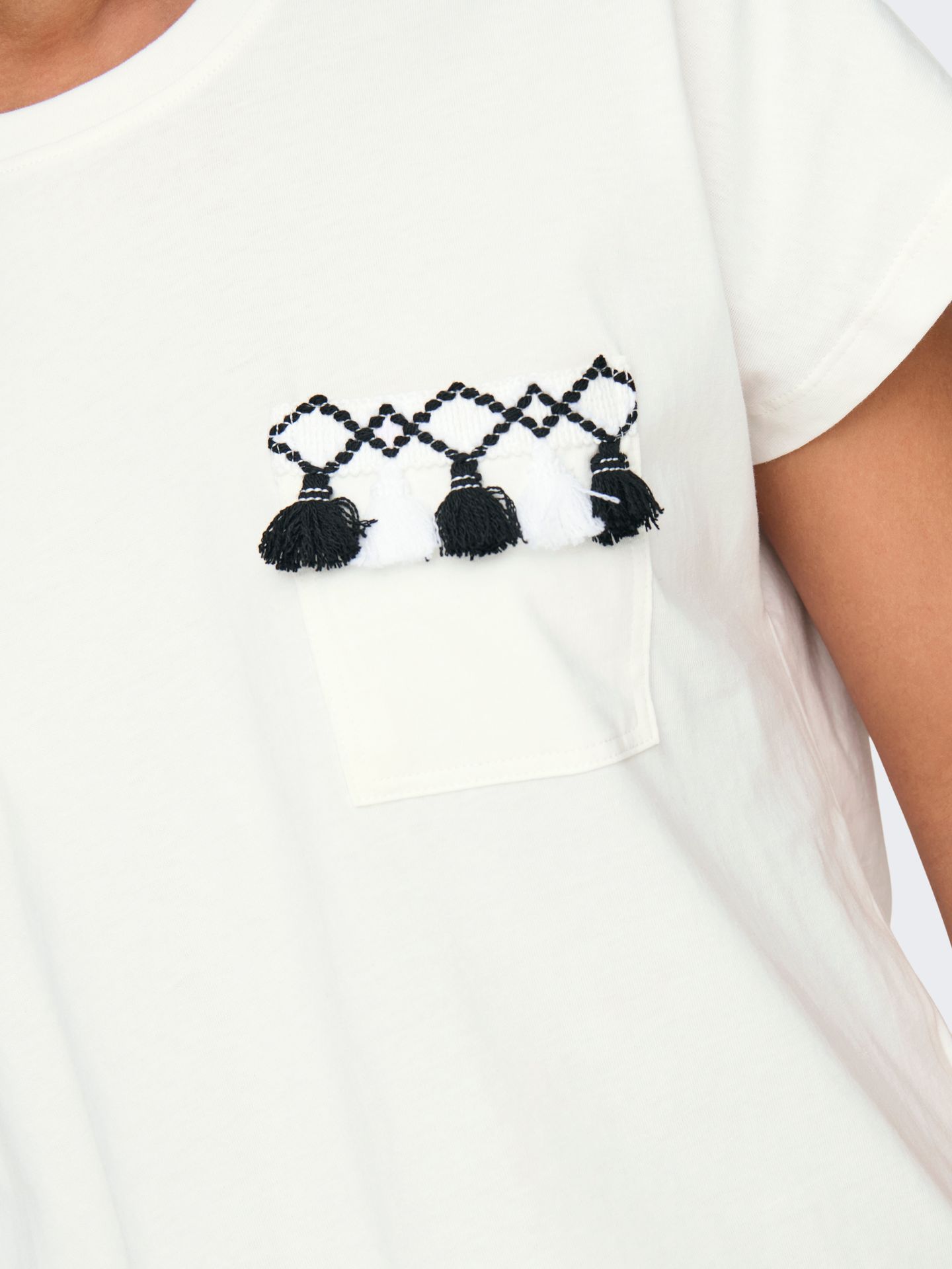 Only ONLJILL LIFE S/S TOP BOX JRS Cloud Dancer/NAVAL ACADEMY 2900156572049