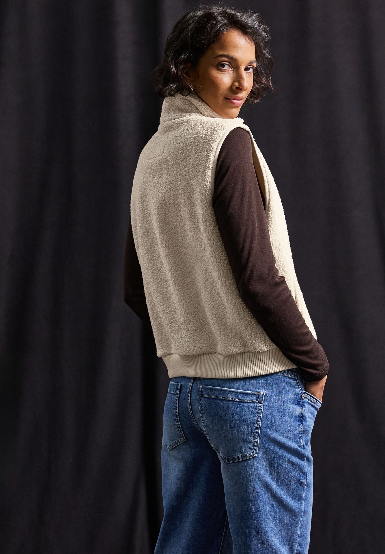 Street-One A220287 Short Teddy Vest w. Knit De soft fawn beige 2900157302027 Street-One A220287 Short Teddy Vest w. Knit De soft fawn beige 2900157302027