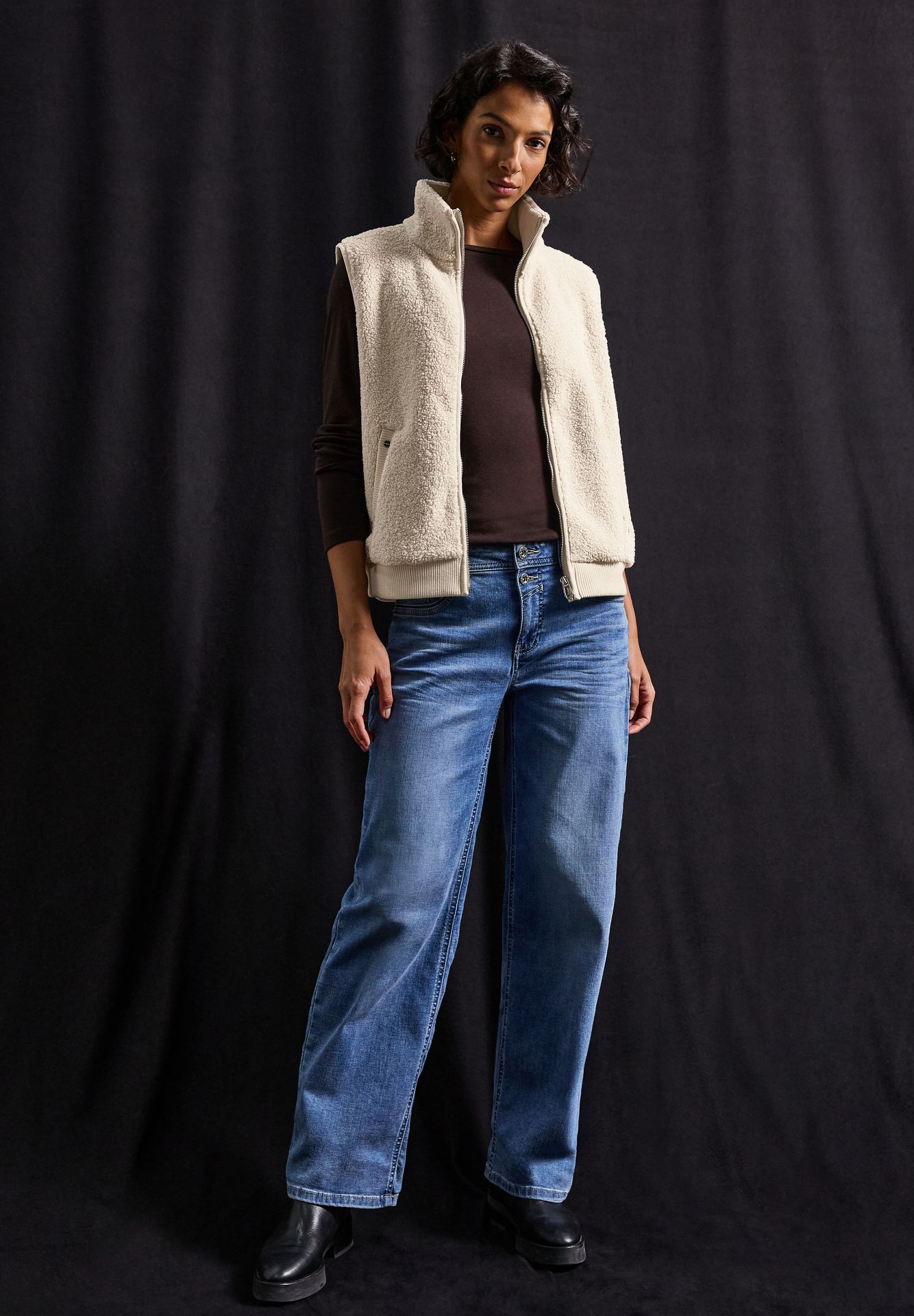 Street-One A220287 Short Teddy Vest w. Knit De soft fawn beige 2900157302027 Street-One A220287 Short Teddy Vest w. Knit De soft fawn beige 2900157302027