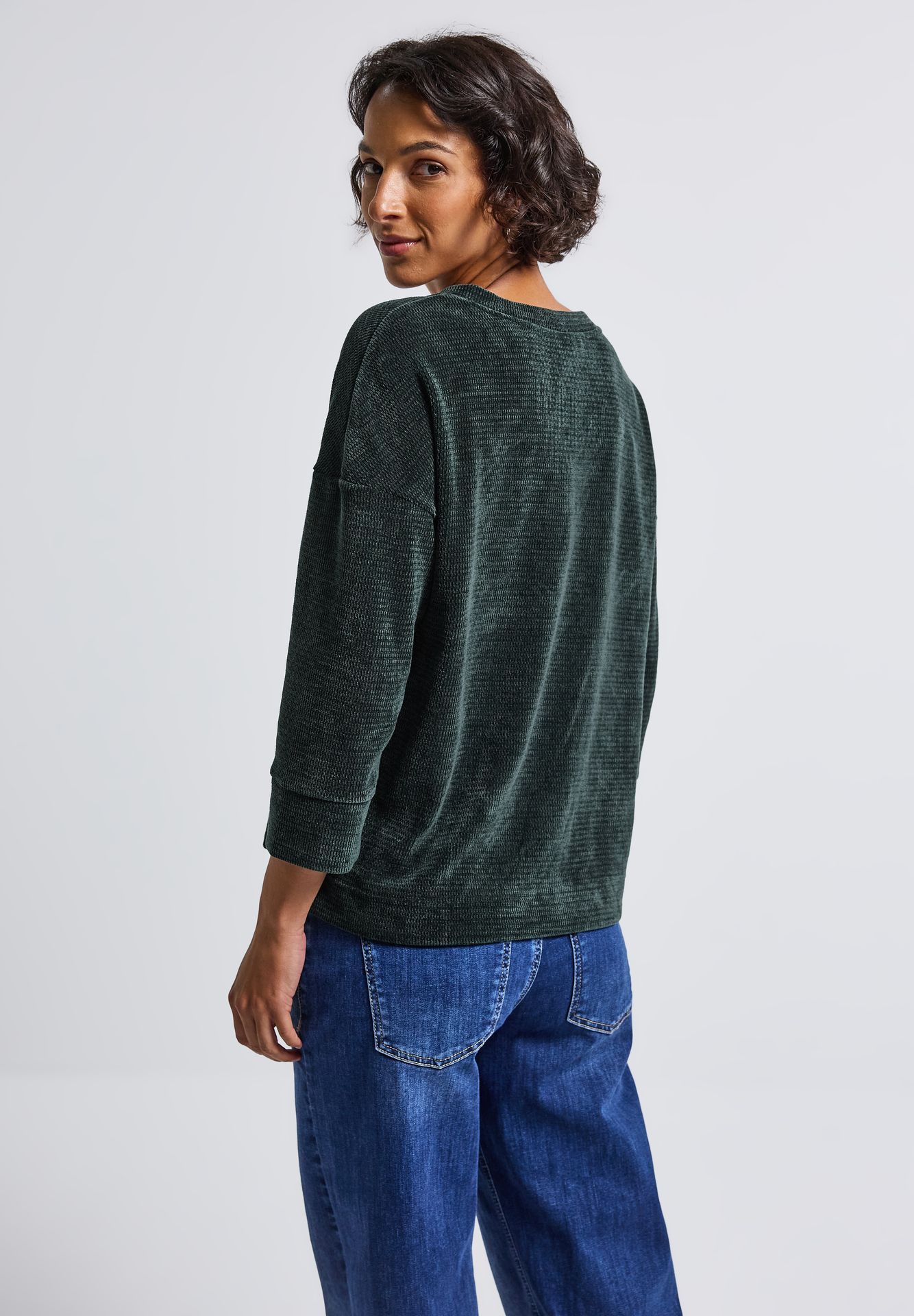 Street-One A324011 LTD QR cozy v-neck shirt evernight green 2900157442068 Street-One A324011 LTD QR cozy v-neck shirt evernight green 2900157442068