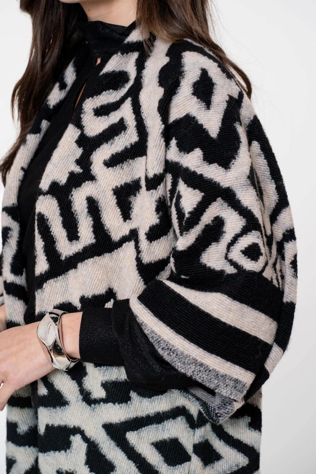 geisha Poncho jacquard 999 black/sand 2900158428016 geisha Poncho jacquard 999 black/sand 2900158428016