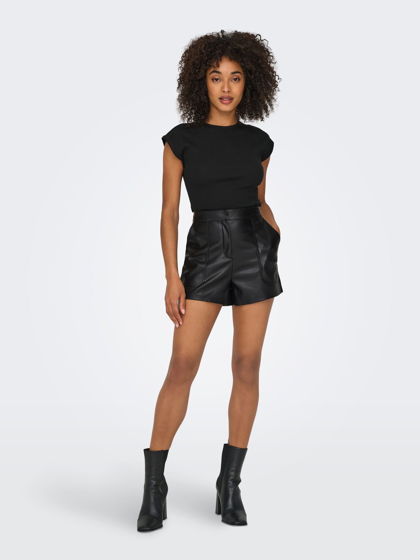 Only ONLTRICIA FAUX LEATHER SHORTS OTW N Black 2900159248033