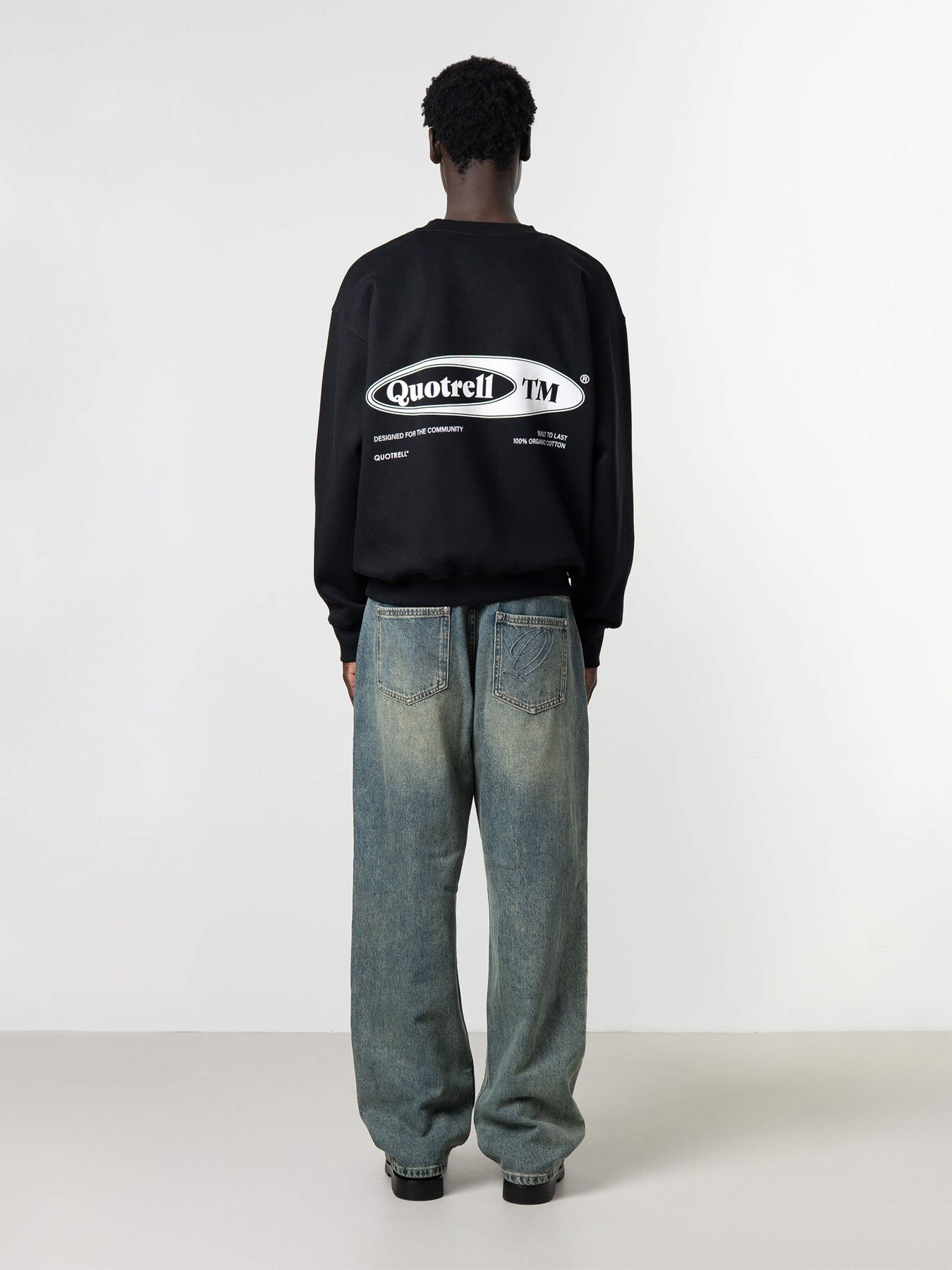 Quotrell Emblem Crewneck Black/White 2900160236067 Quotrell Emblem Crewneck Black/White 2900160236067