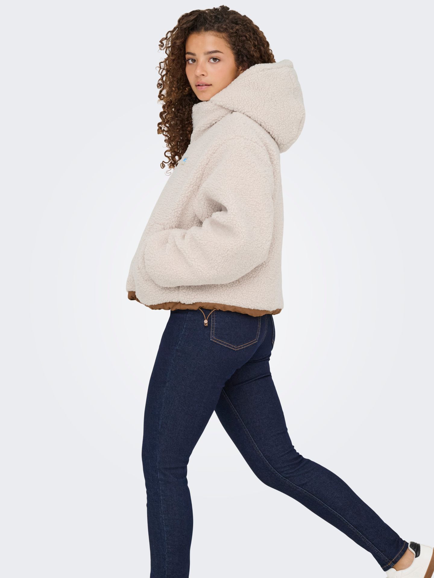 Only ONLMARIA REV PUFFER JACKET CC OTW Cloud Dancer/2024 BRODERIE ANGLAISE 2900160455031