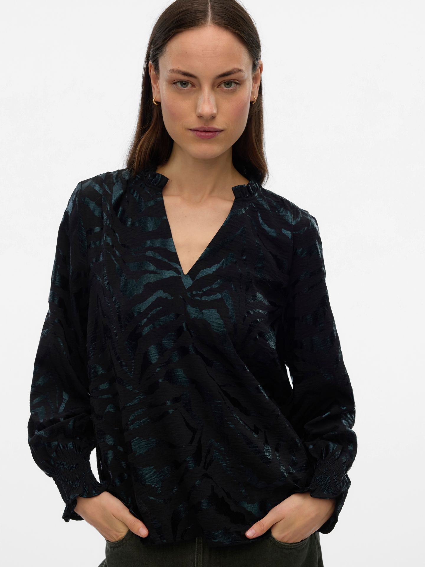 Vero Moda VMCARLA FOIL L/S V-NECK TOP WVN GA Black/COATED 00115452-EKA26011400000116