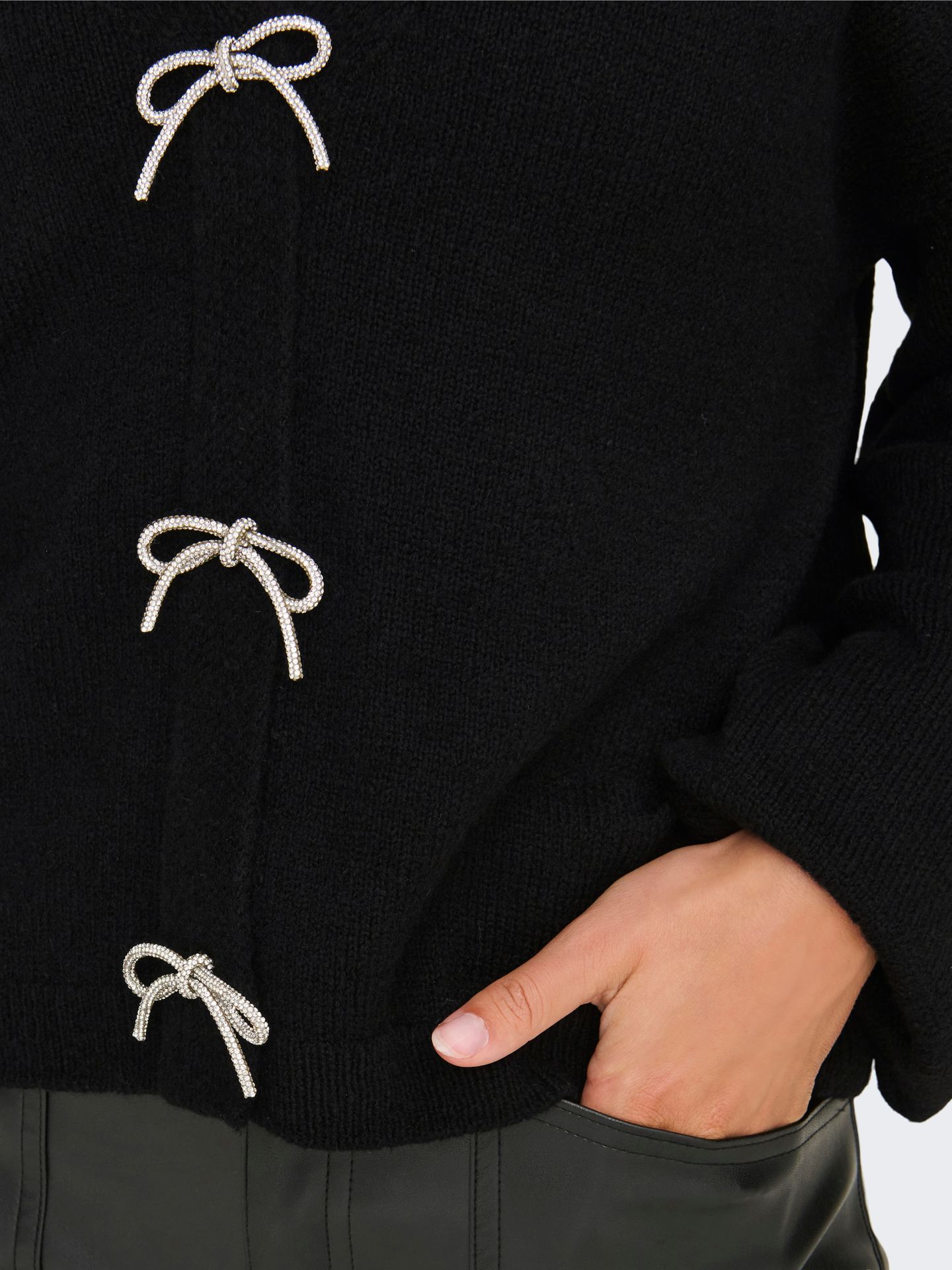 Only ONLDONNA LS BOW V-NECK KNT Black 2900160799043