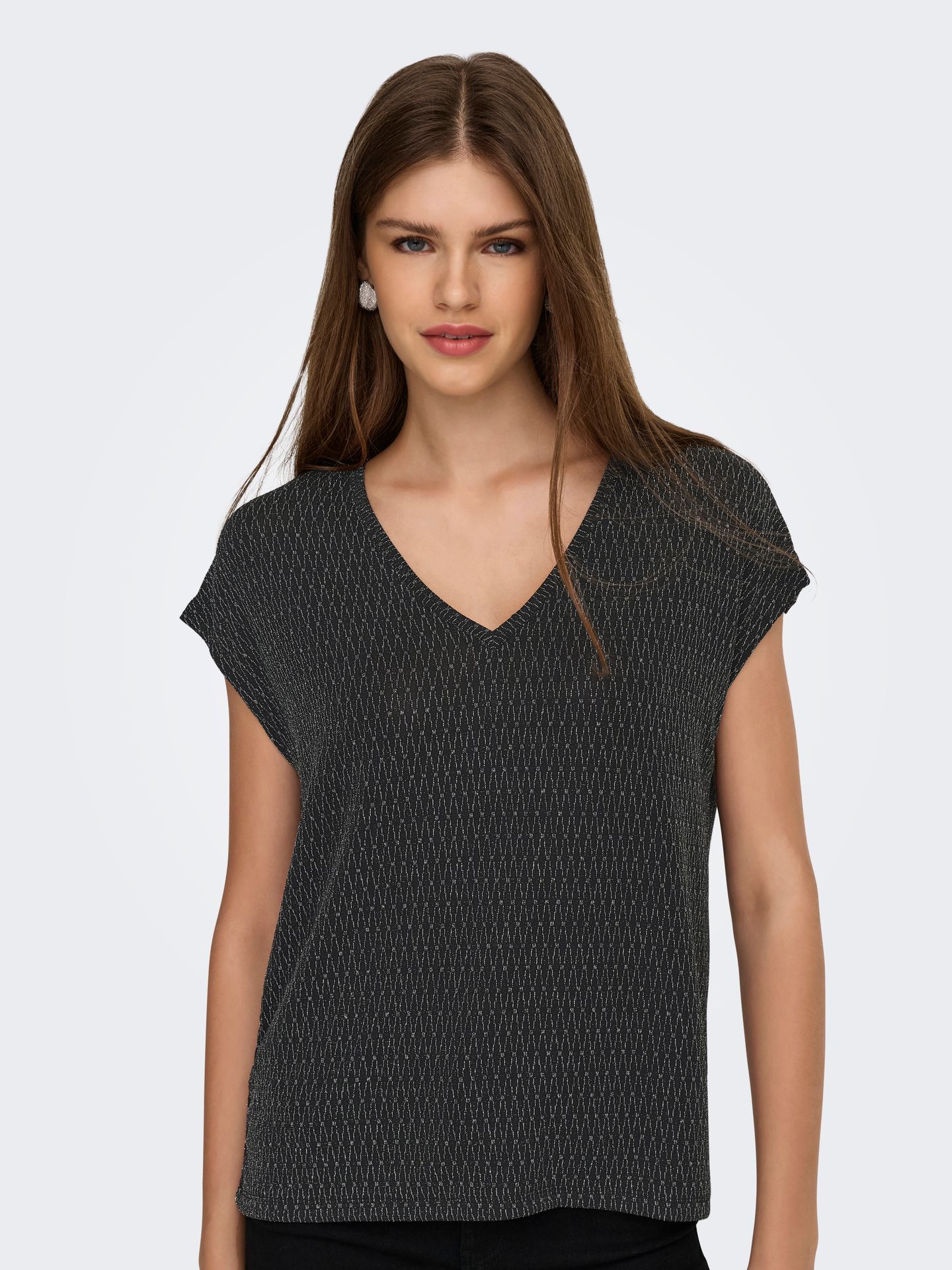 Only ONLCAROL S/S V-NECK GLITTER TOP BOX Black/LEO AOP 00115682-EKA26011400000044