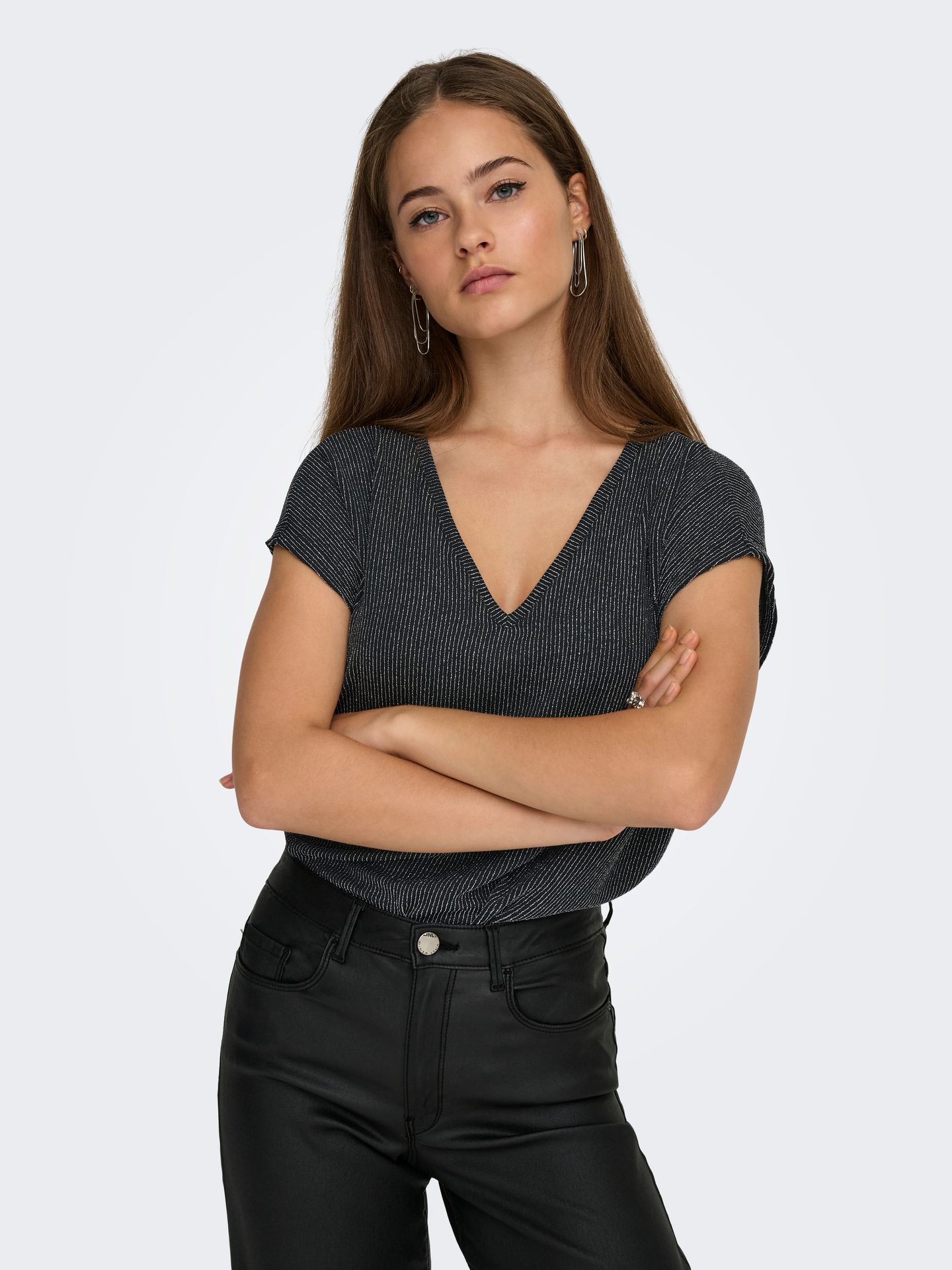 Only ONLCAROL S/S V-NECK GLITTER TOP BOX Black/With Clara Leo 2900161168022