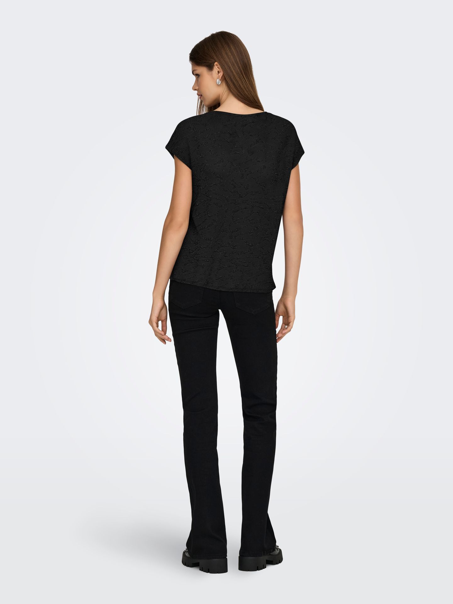 Only ONLCAROL S/S V-NECK GLITTER TOP BOX Black/CLARA LEO 2900161169012