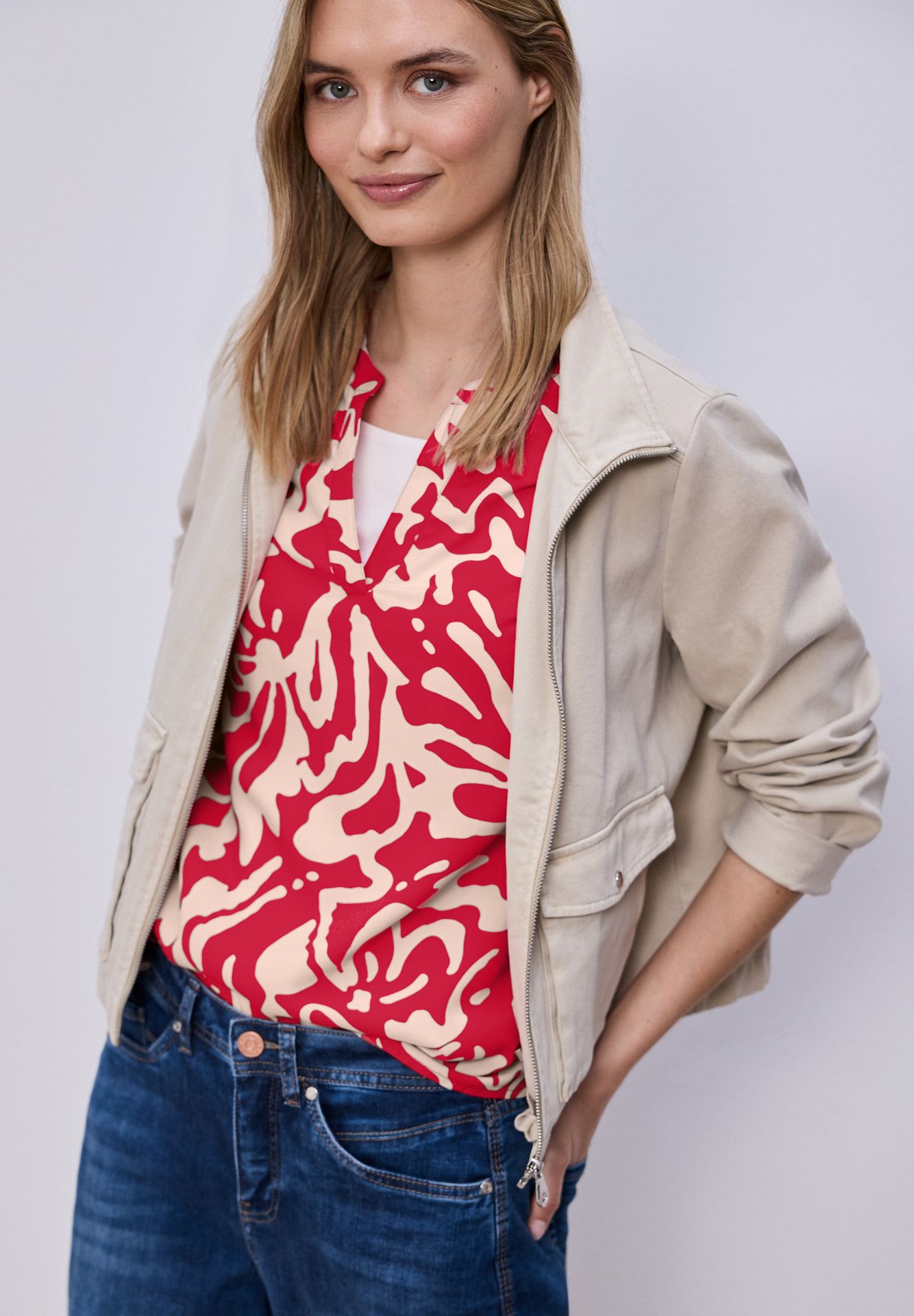Street-One A346425 LTD QR Splitneck blouse w t salsa red 2900161800045