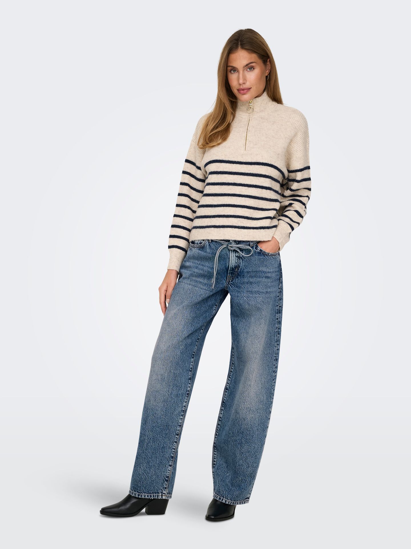 Only ONLGIANNA MW STRAIGHT DOT450 DNM NO Light Blue Denim 2900161901025