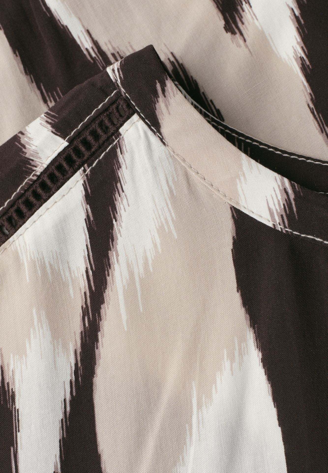 Street-One A346552 Roundneck shirtblouse w tap espresso brown 2900162055055