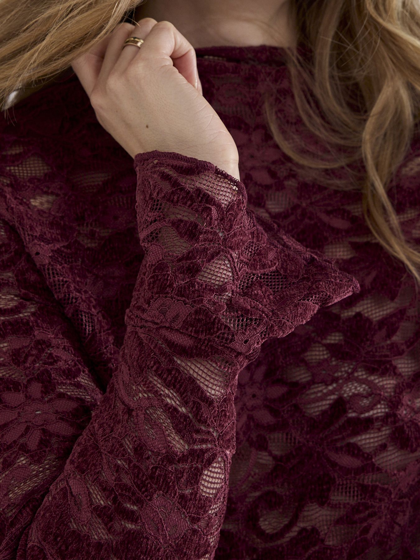 Tramontana Velvet Stretch Lace Top Pomegranate 004580 2900162841047