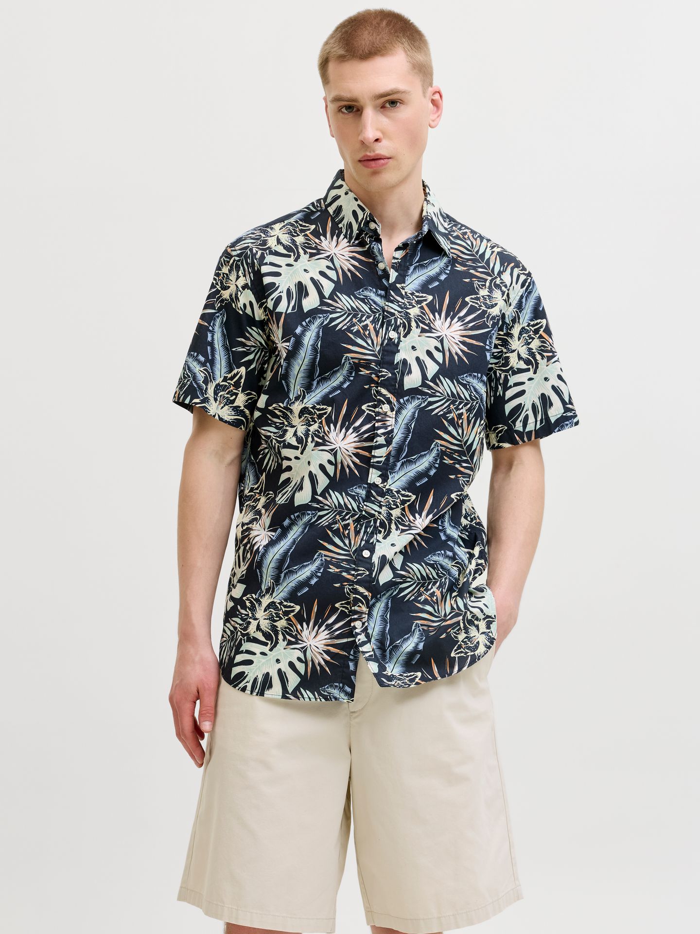 Jack & Jones JJHONOLULU AOP SHIRT SS Black 00117227-EKA26011400000232
