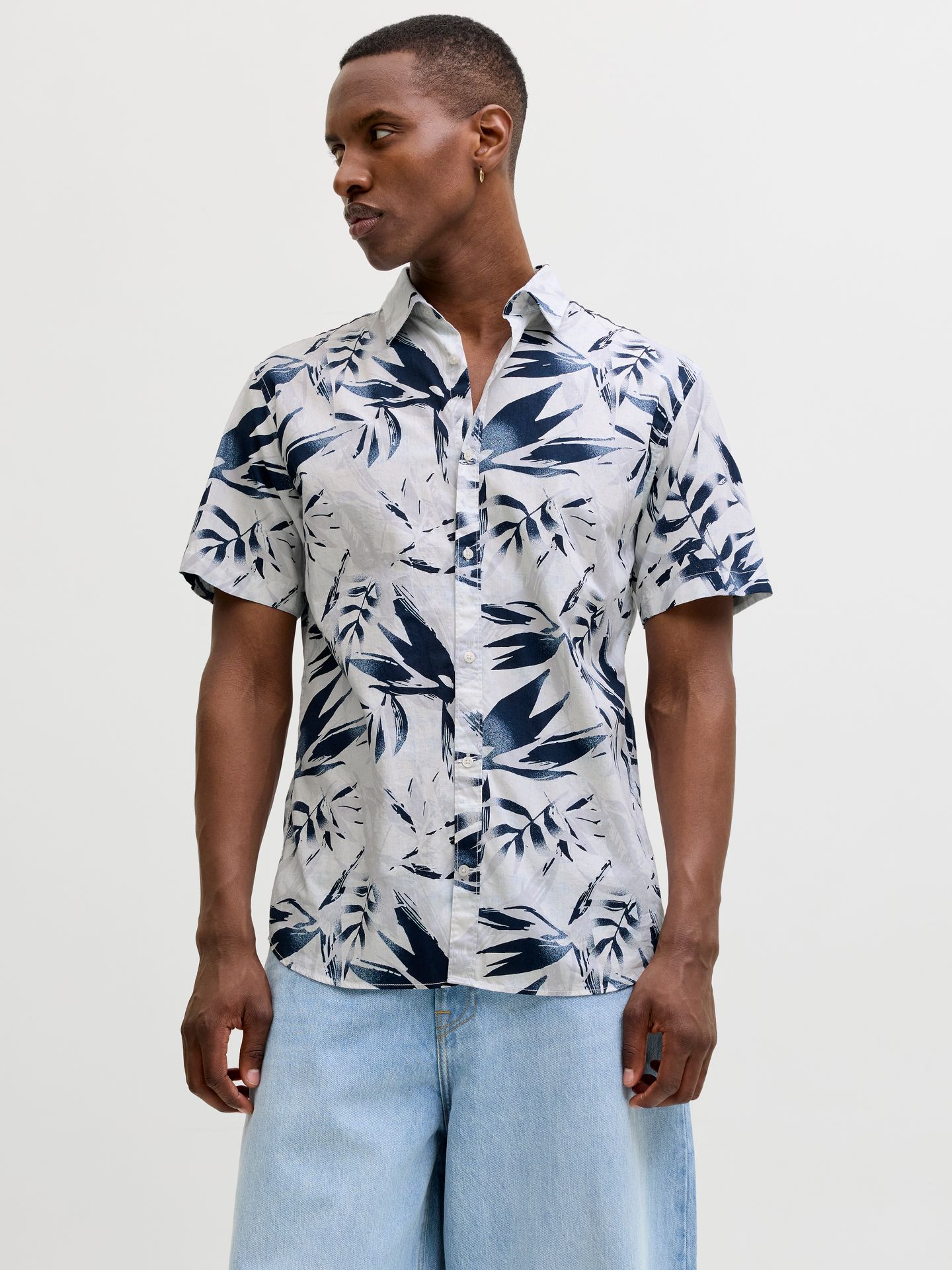 Jack & Jones JJHONOLULU AOP SHIRT SS Cloud Dancer 2900164182025