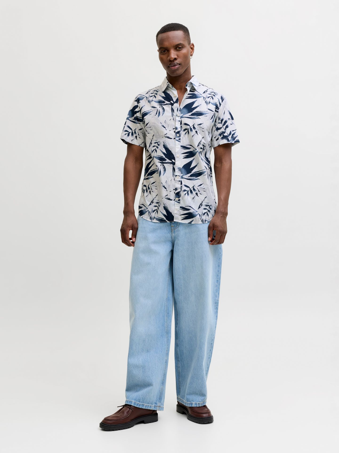 Jack & Jones JJHONOLULU AOP SHIRT SS Cloud Dancer 2900164182025