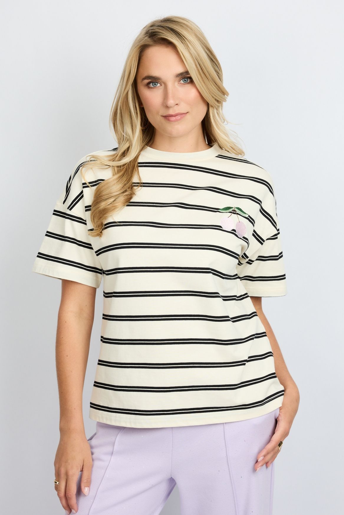 Fluresk Nayara T-shirt 011001 offwhite/black 00117832-EKA07001300000284