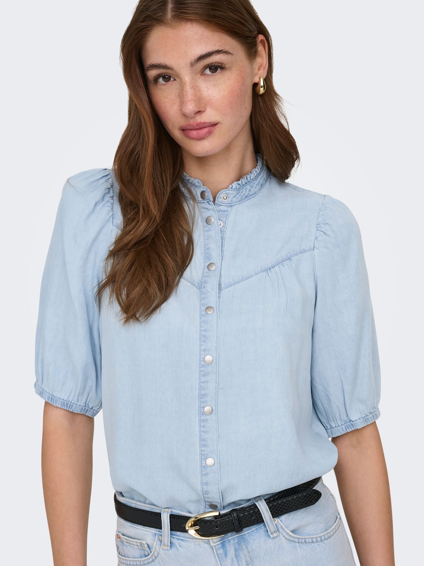 Only ONLCHARIS LIFE 2/4 FRILL SHIRT WVN Light Blue Denim 2900165463031