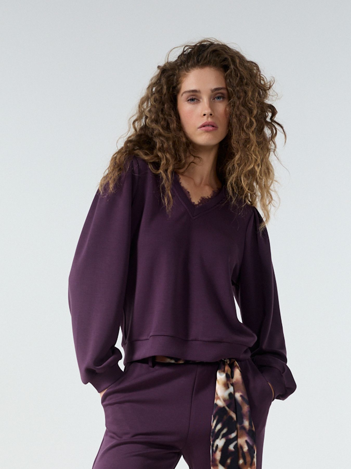 Tramontana Jumper Lace Detail Aubergine Noir 004840 00117899-EKA26012900000060