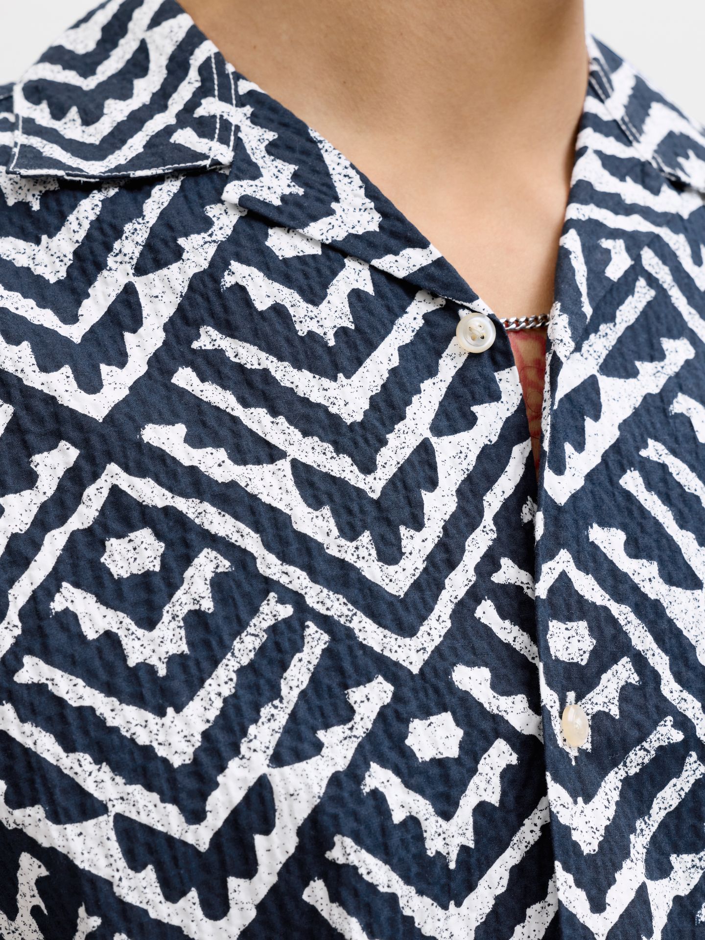 Jack & Jones JJMILO SEERSUCKER RESORT SHIRT SS Sky Captain/Stripes 2900165923047