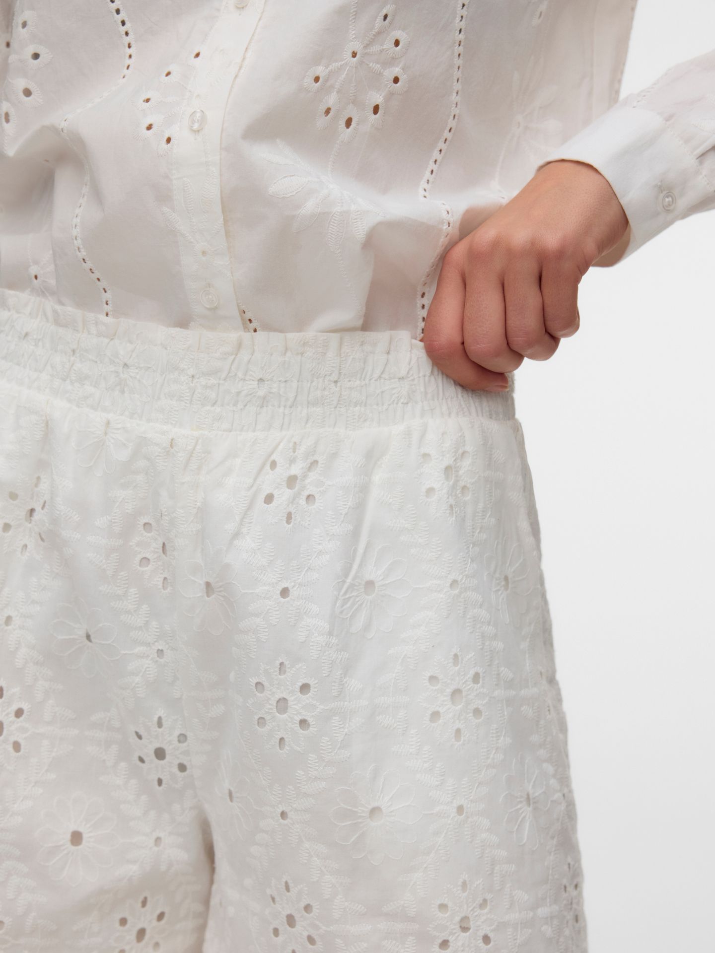 Vero Moda VMELIZA HW SHORTS WVN NOOS Snow White 2900165964033