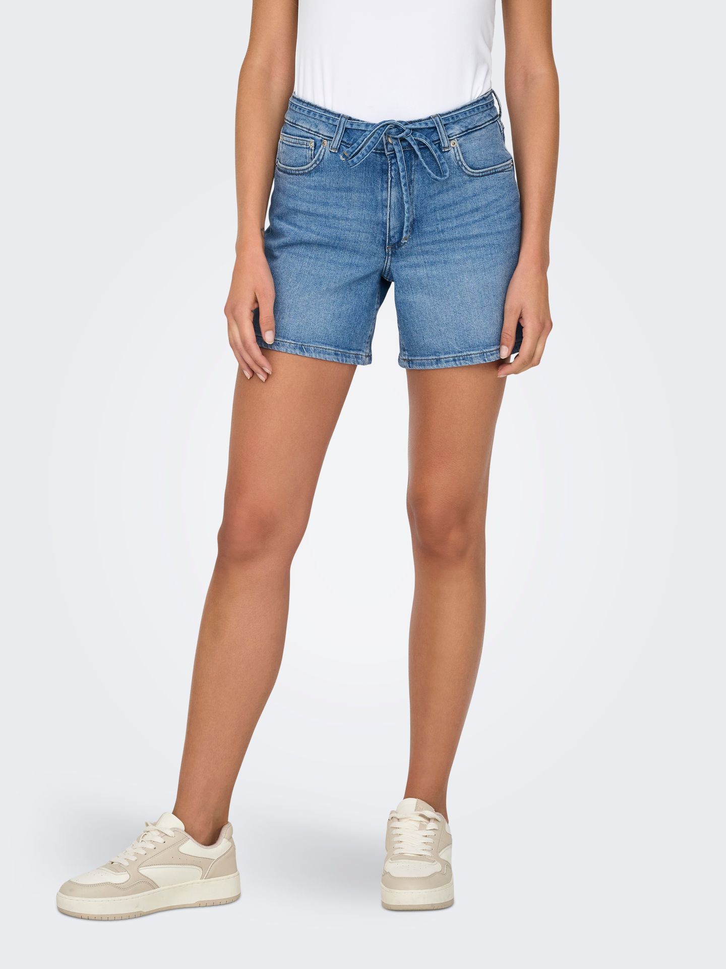 Only ONLGIANNA MW BELTED SHORTS AZG DNM Medium Blue Denim 00118217-EKA26011400000053