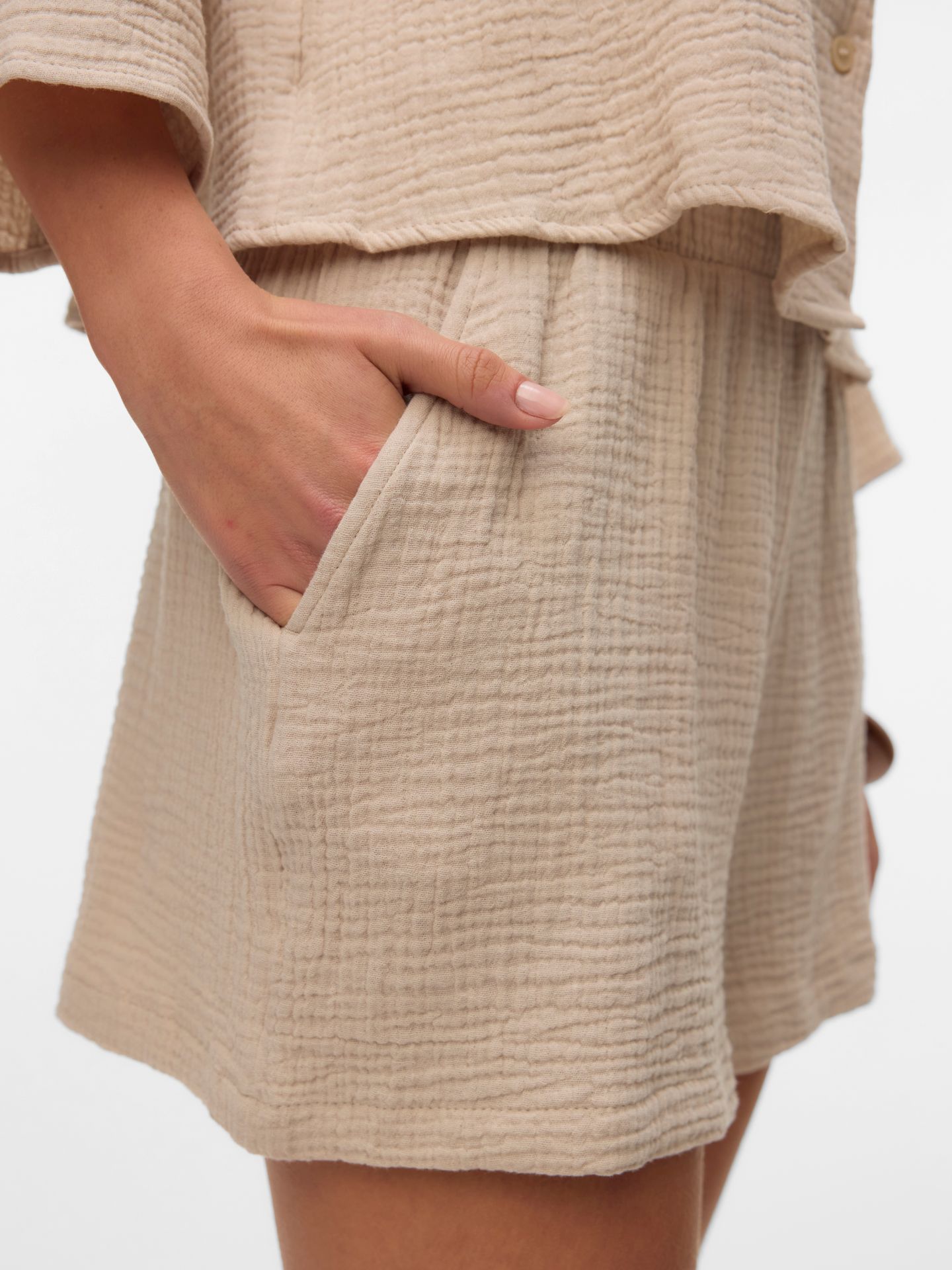 Vero Moda VMNATALI HW SHORTS WVN NOOS Silver Lining 2900166214038