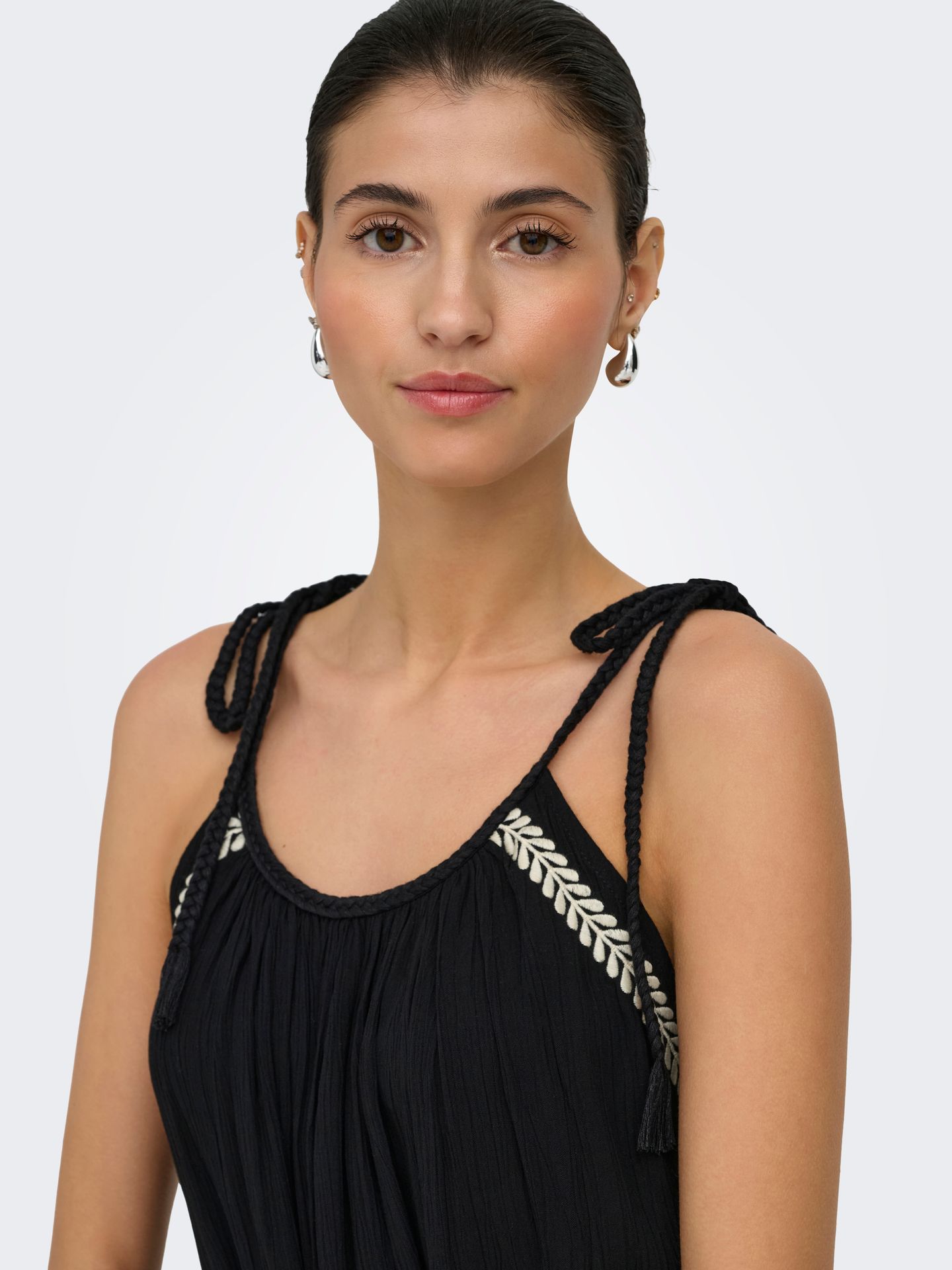 Only JDYLIVA LIFE STRAP MAXI DRESS WVN N Black/With Clara Leo 00118263-EKA26011400000166