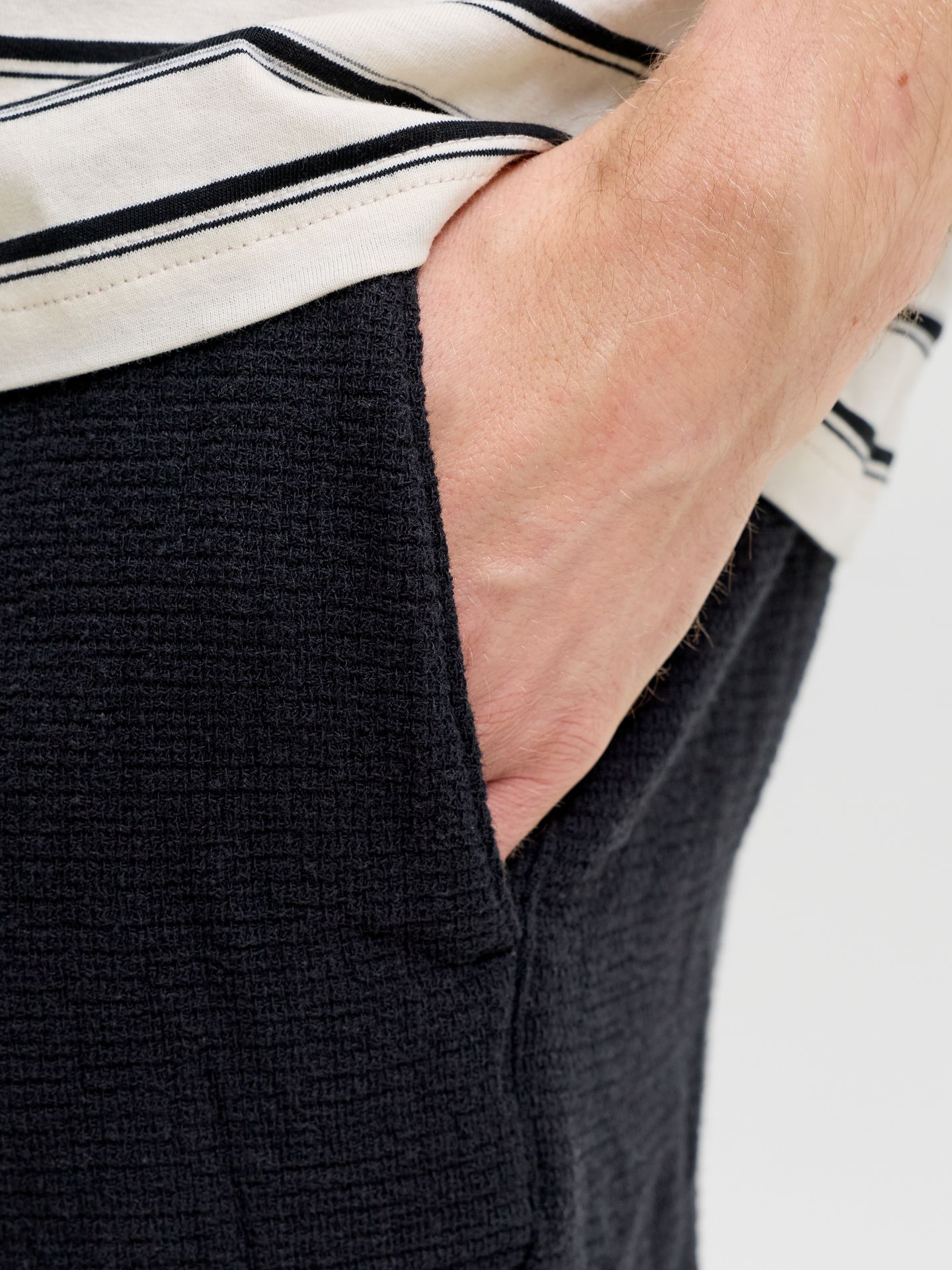 Jack & Jones JPSTJAIDEN COBA STRIPE JOG SHORTS R Black 2900166481058