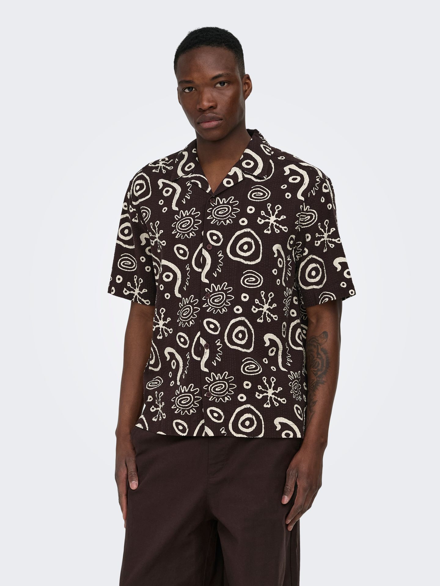 Only & Sons ONSCRUZ RLX SEERSUCKER RESORT SS SH Black Coffee/Antique White 2900166568025