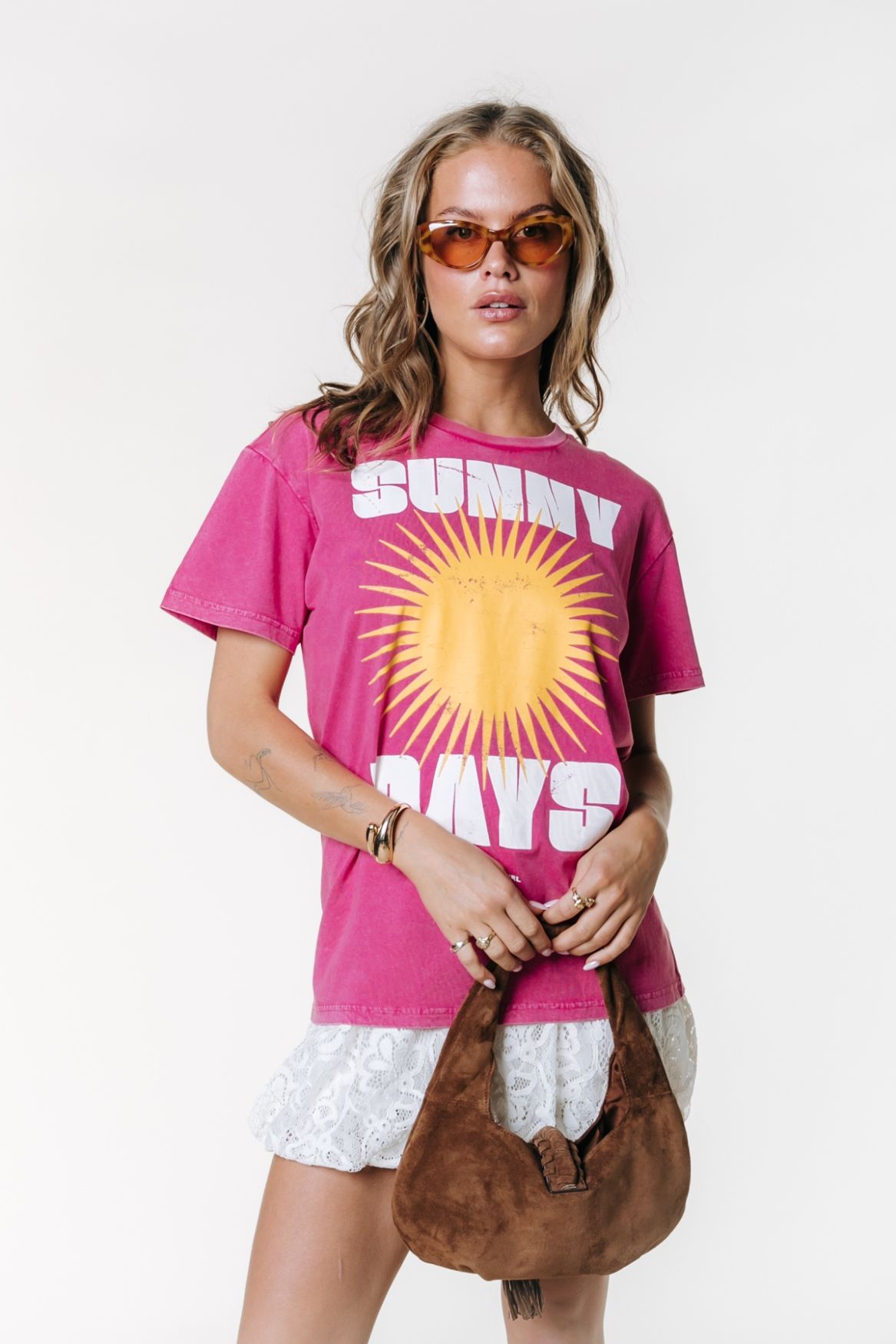 Colourful Rebel Sunny Days Acid Wash Loosefit Tee 619 dark fuchsia 2900166750079
