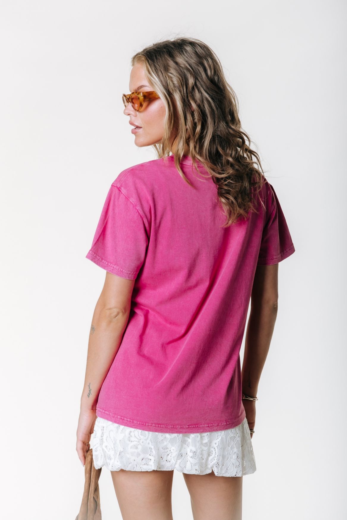 Colourful Rebel Sunny Days Acid Wash Loosefit Tee 619 dark fuchsia 2900166750079